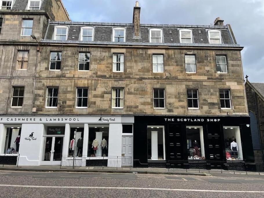 Lovely 2 Bed Flat Located Next To Castle Edinburgh