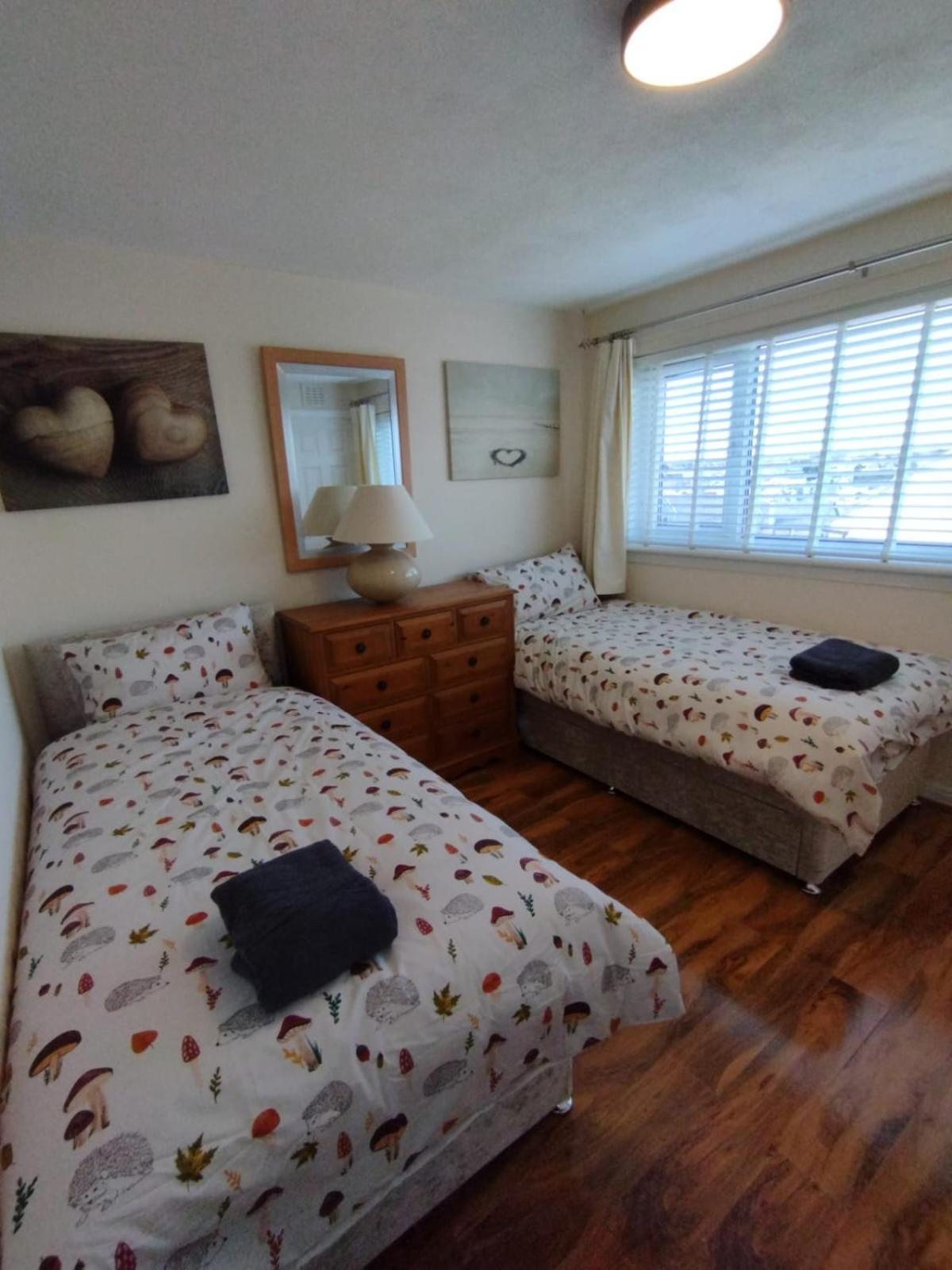 3 Bed House In - Private Parking