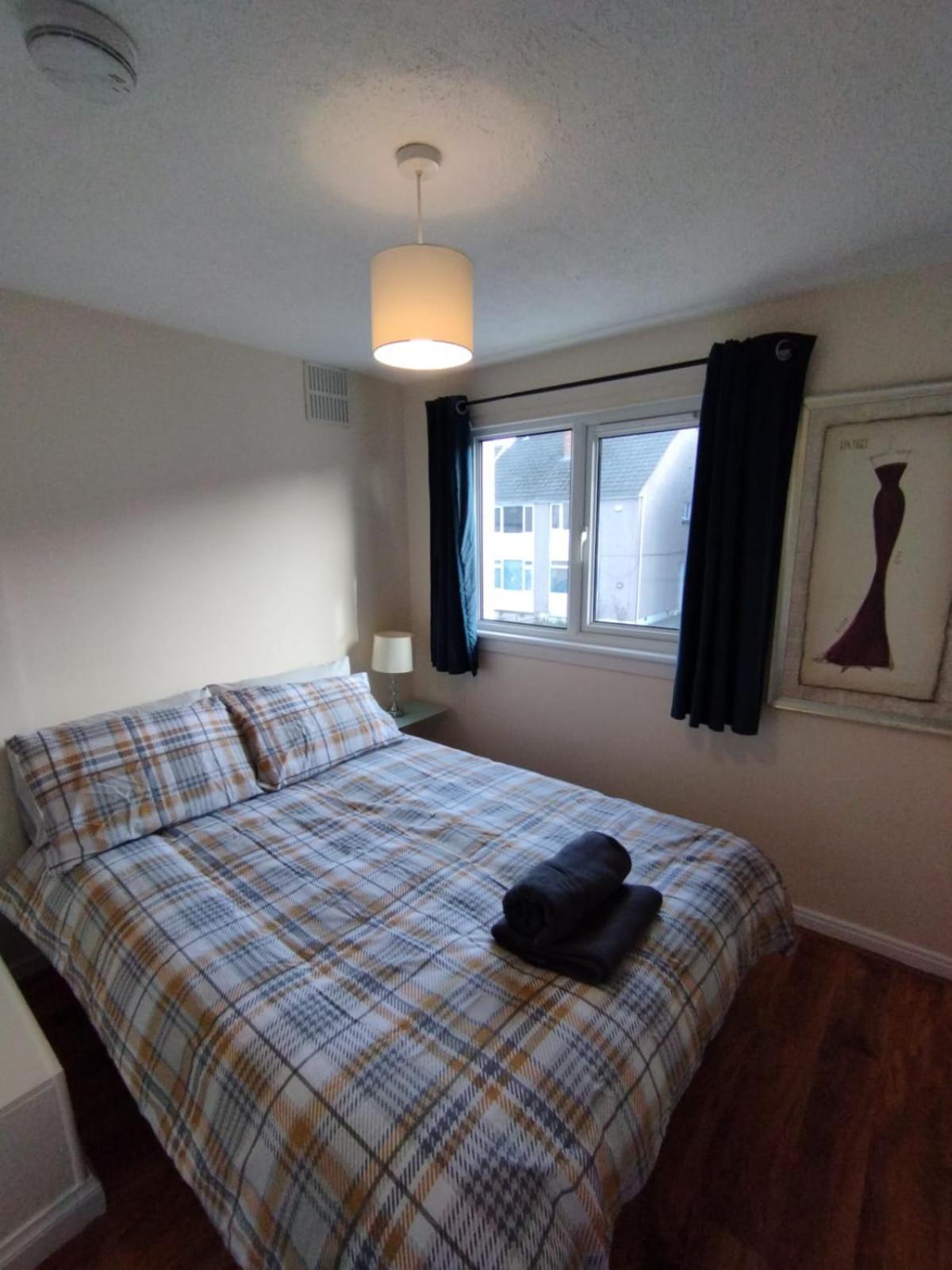 3 Bed House In - Private Parking Villa *