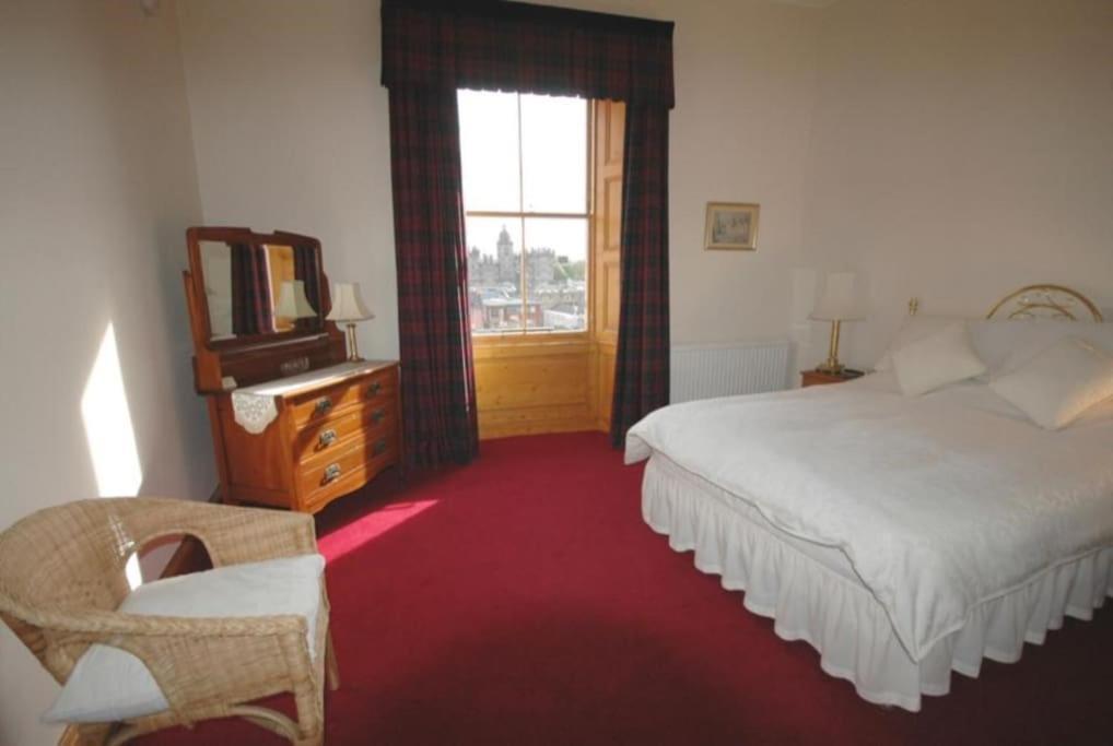 Lovely 2 Bed Flat Located Next To Castle Apartment Edinburgh