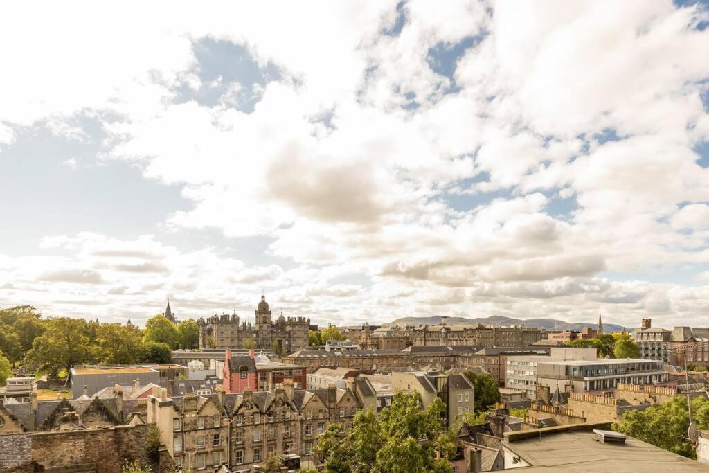 Lovely 2 Bed Flat Located Next To Castle Apartment Edinburgh