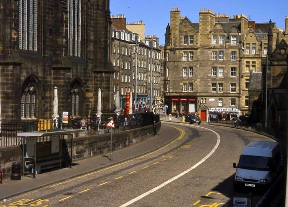 Lovely 2 Bed Flat Located Next To Castle Apartment Edinburgh