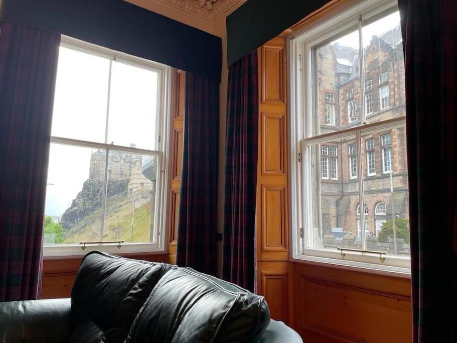 Lovely 2 Bed Flat Located Next To Castle Apartment *