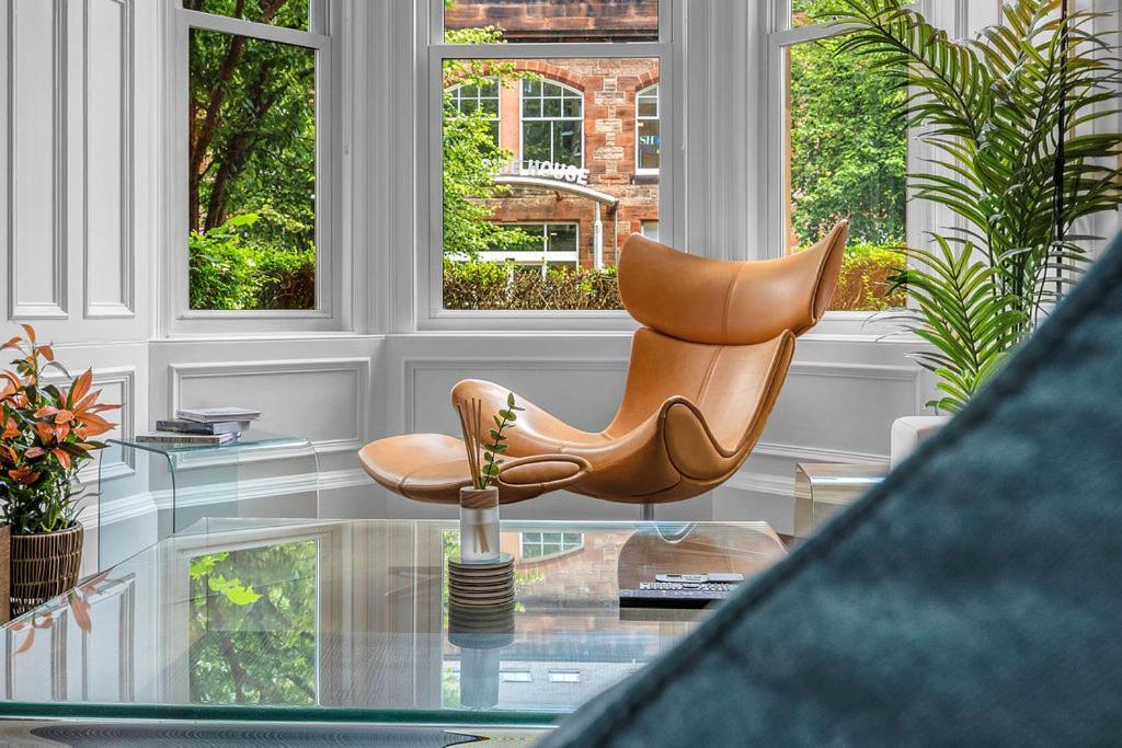 Apartment Stylish Elegance In City's Heart *