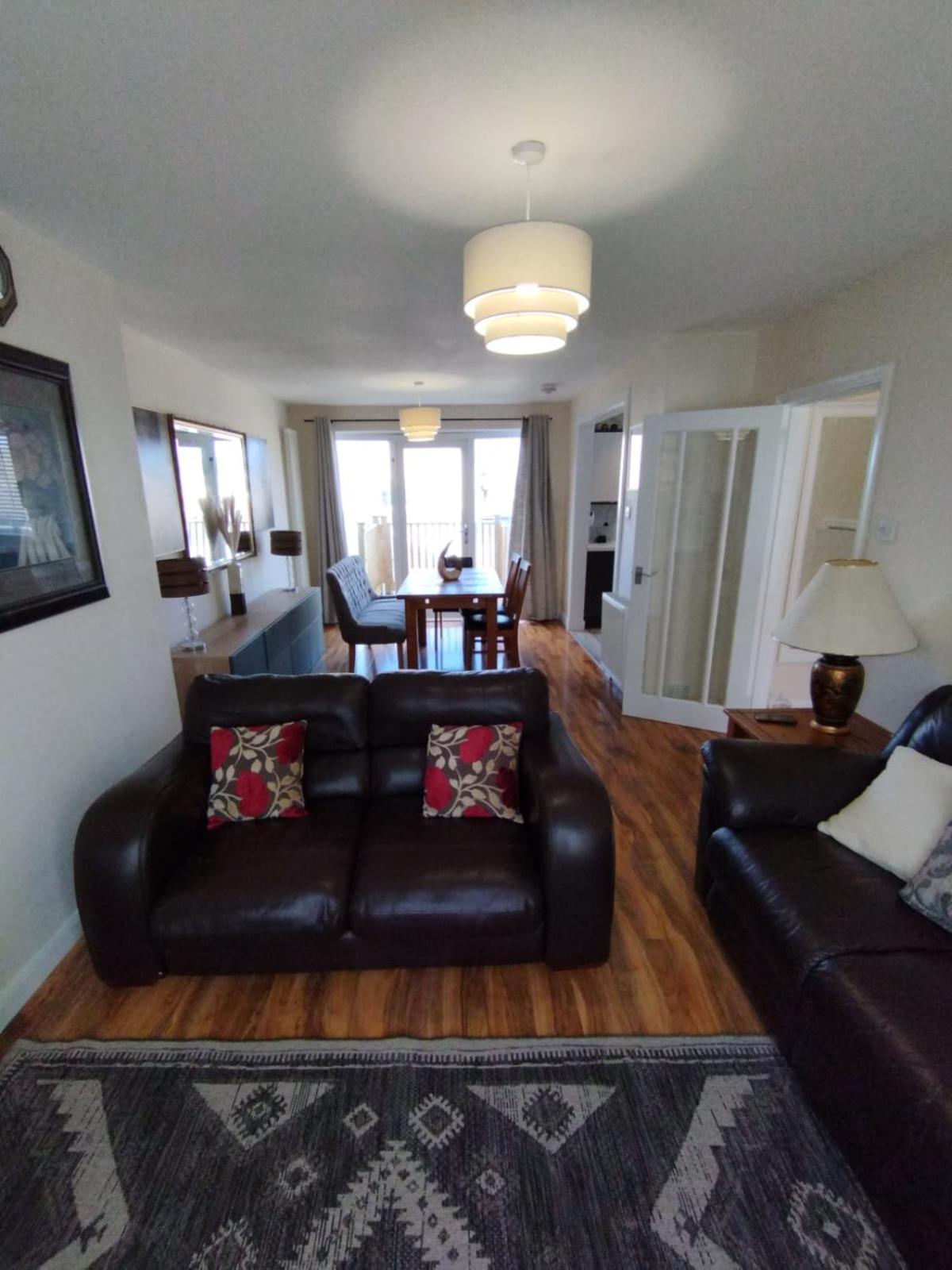 3 Bed House In - Private Parking Villa Edinburgh