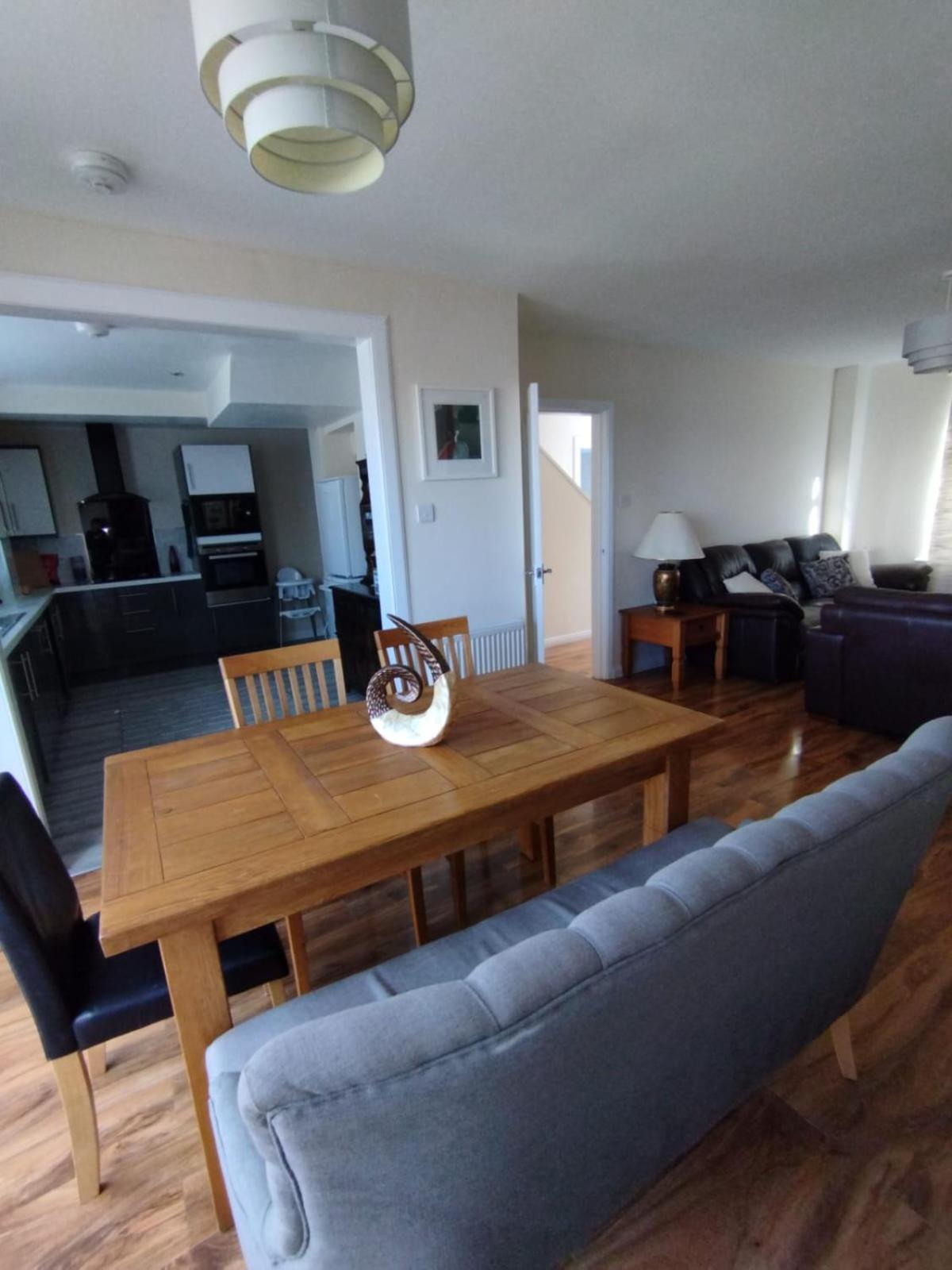 3 Bed House In - Private Parking Villa Edinburgh