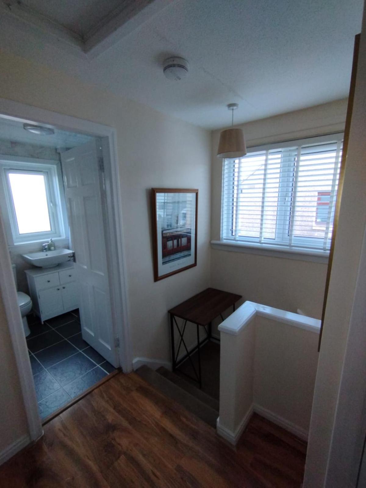Villa 3 Bed House In - Private Parking Edinburgh