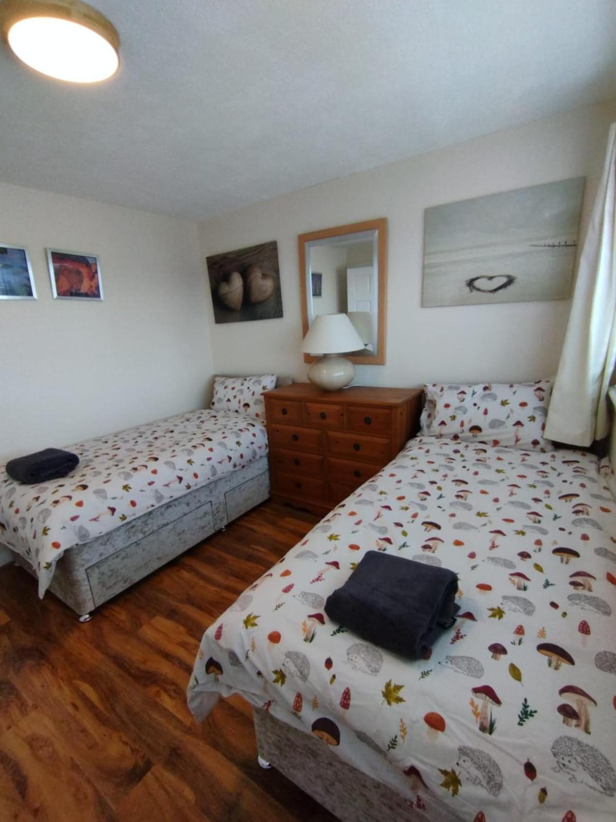 3 Bed House In - Private Parking Villa Edinburgh