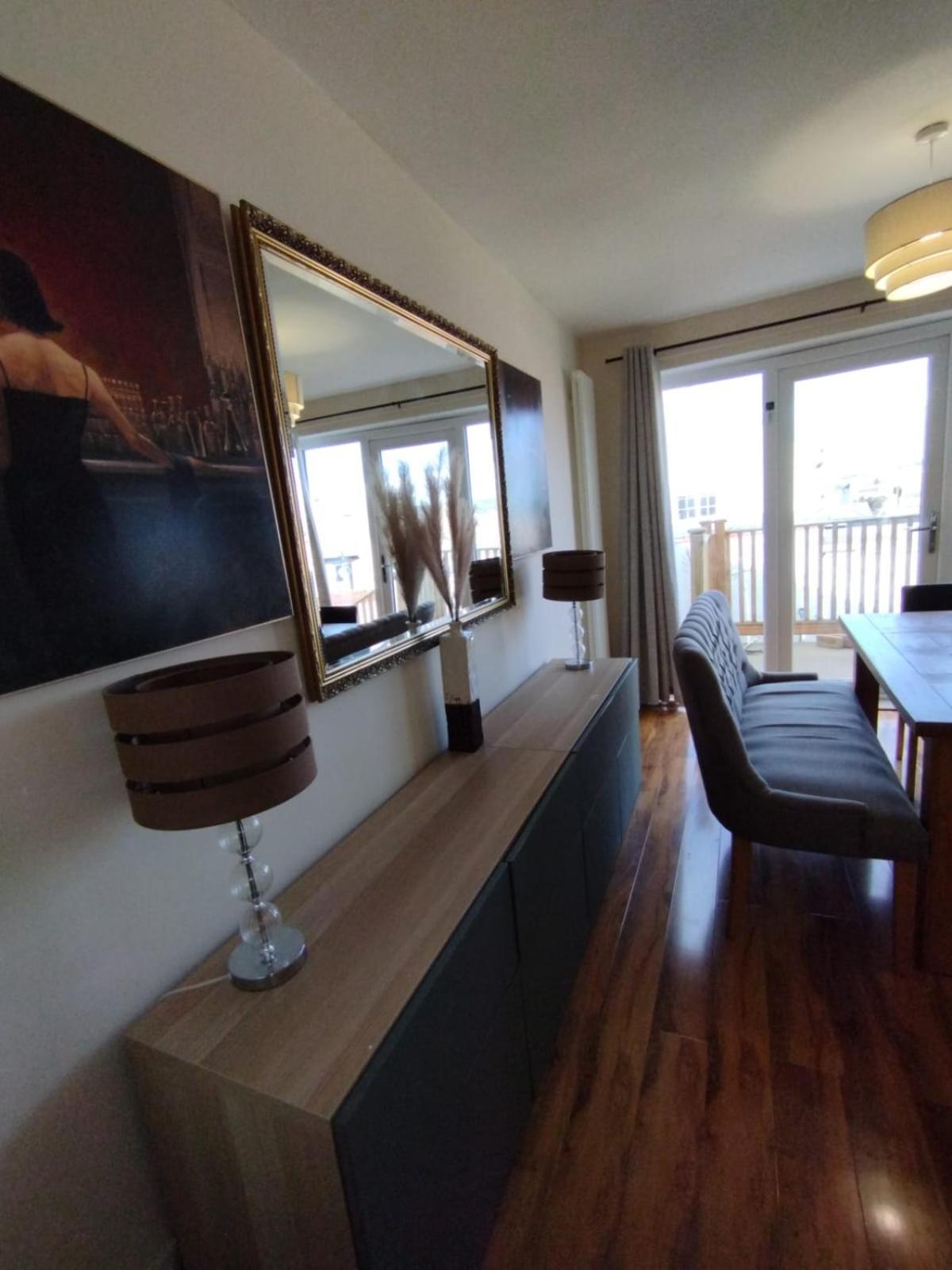 3 Bed House In - Private Parking * EDI