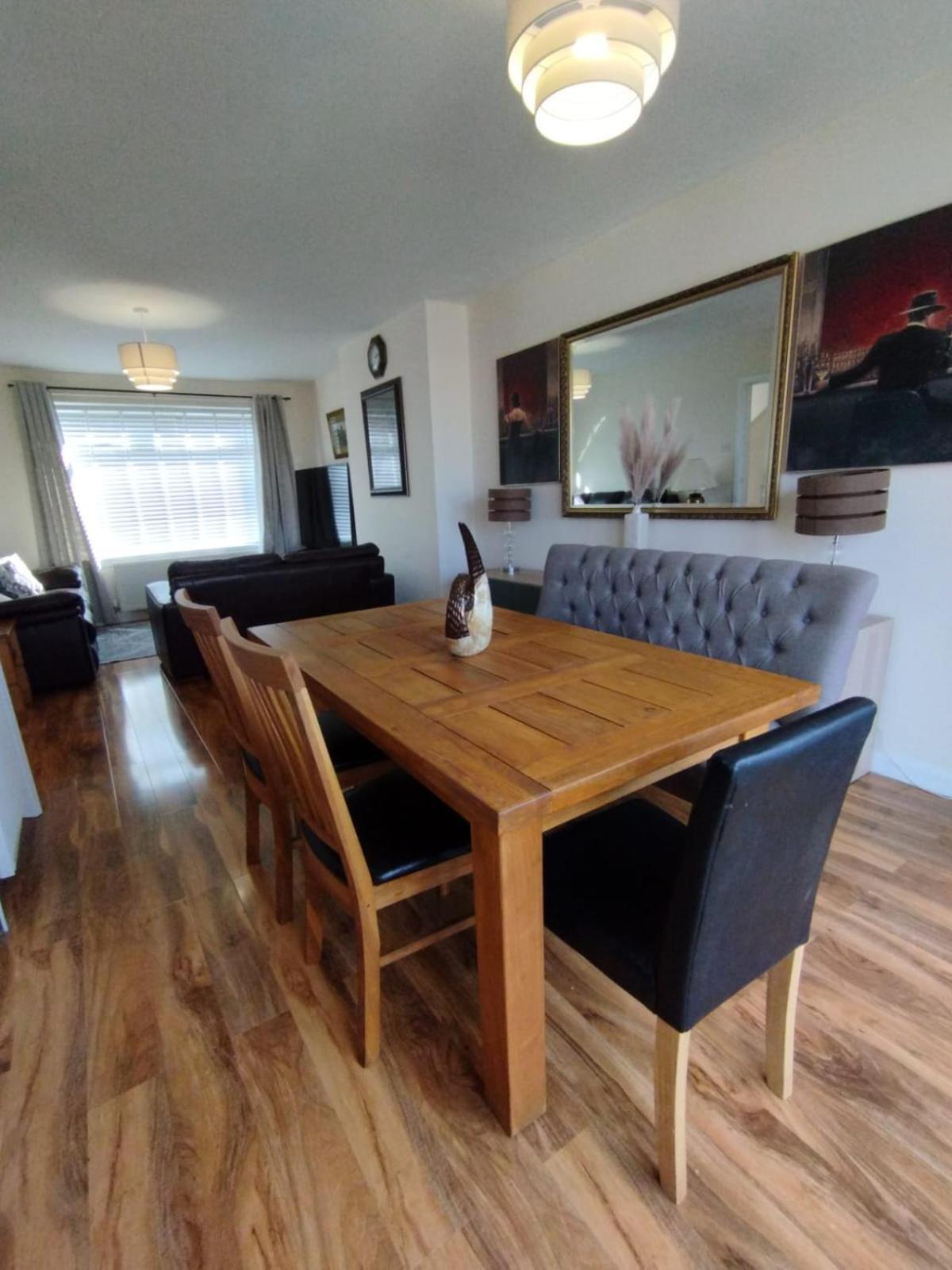 3 Bed House In - Private Parking * EDI