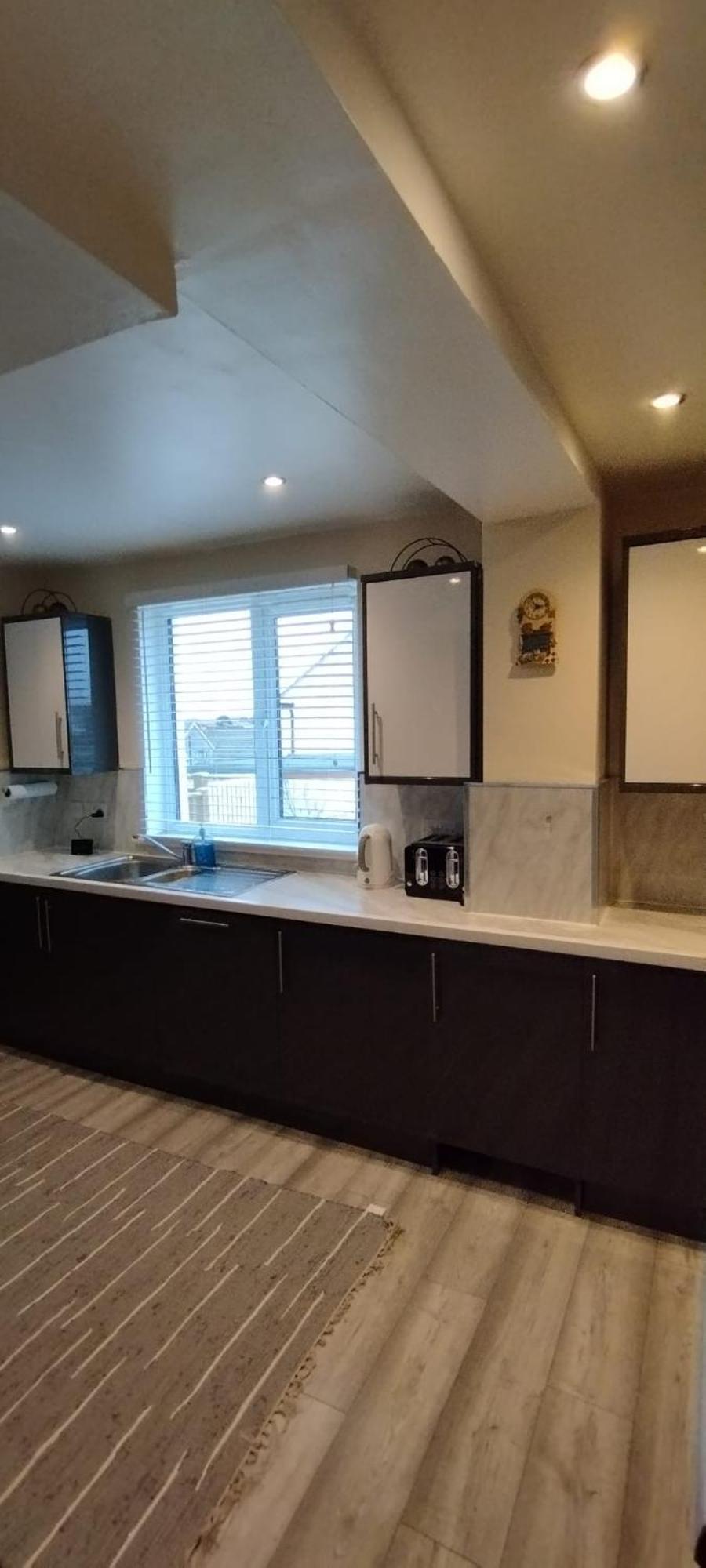 3 Bed House In - Private Parking * EDI