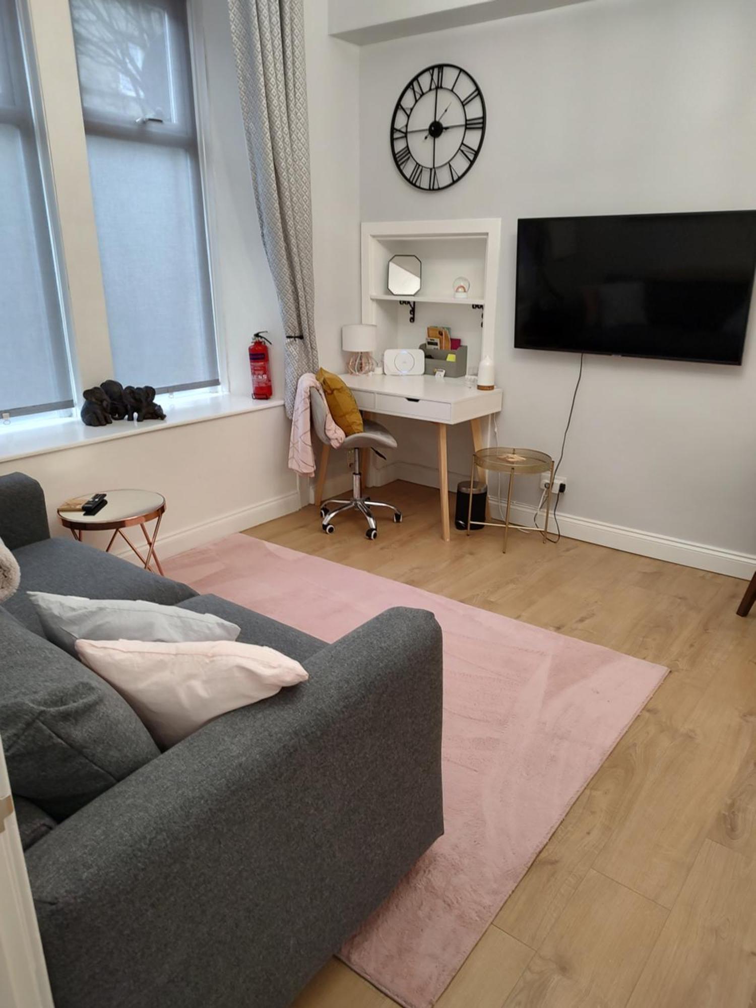 K R Sweet One Bedroom Flat Apartment *