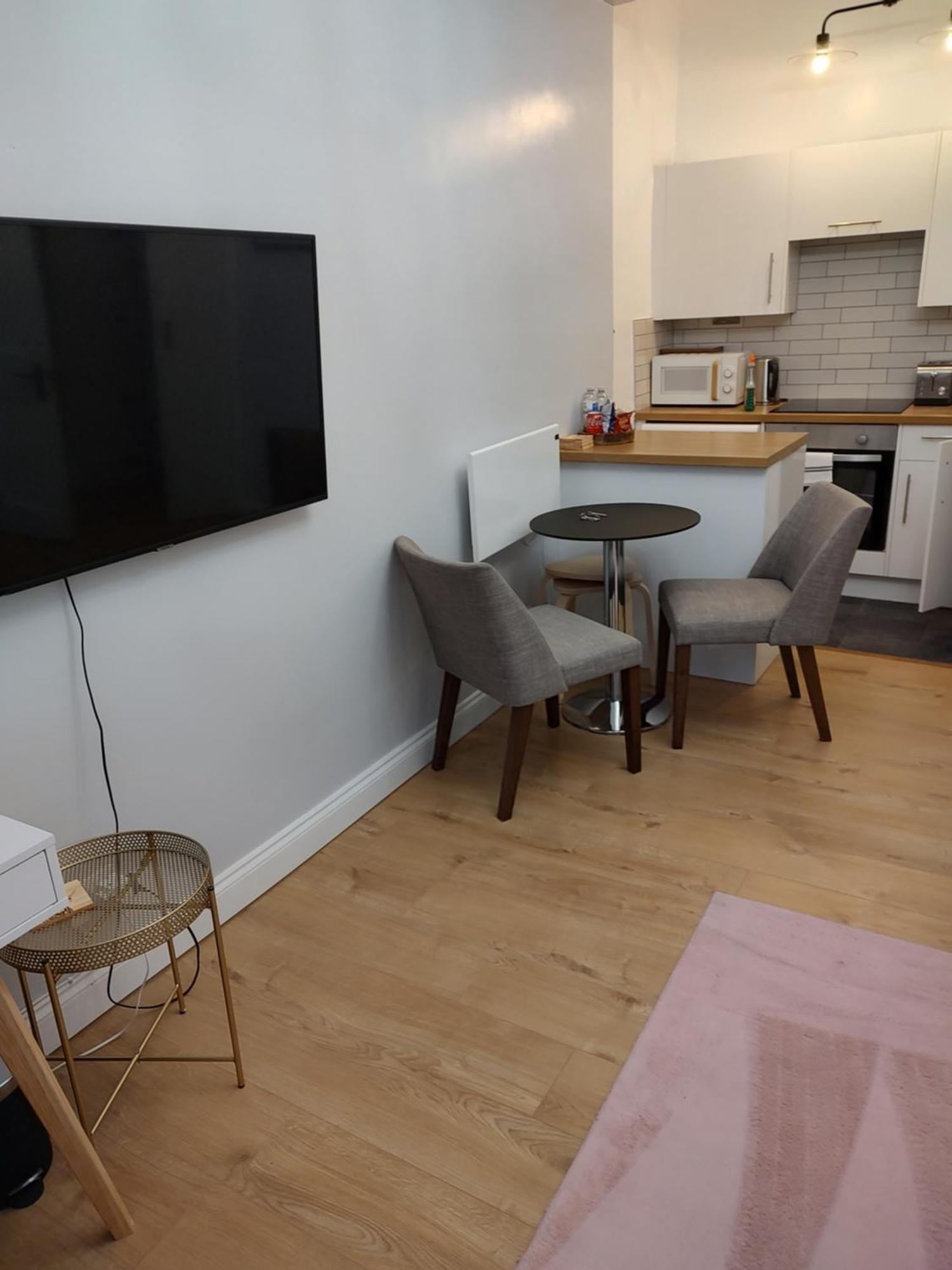 K R Sweet One Bedroom Flat * Edinburgh