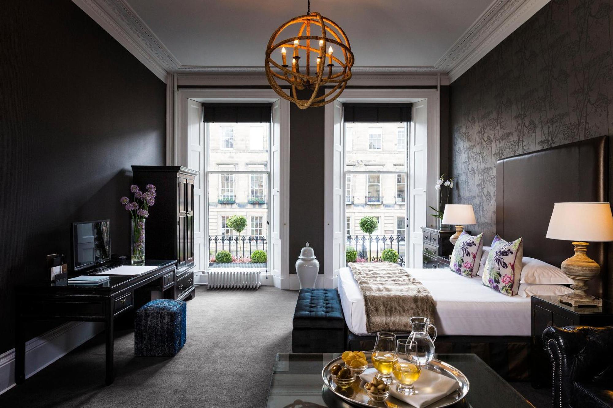 Nira Caledonia Hotel 4*