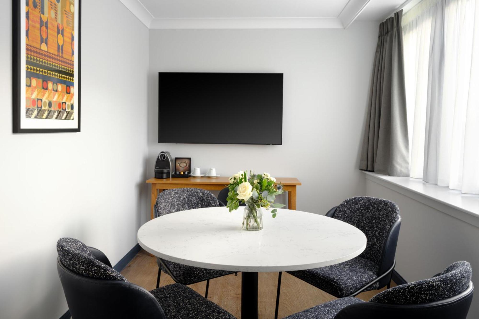 Marriott Holyrood 4*
