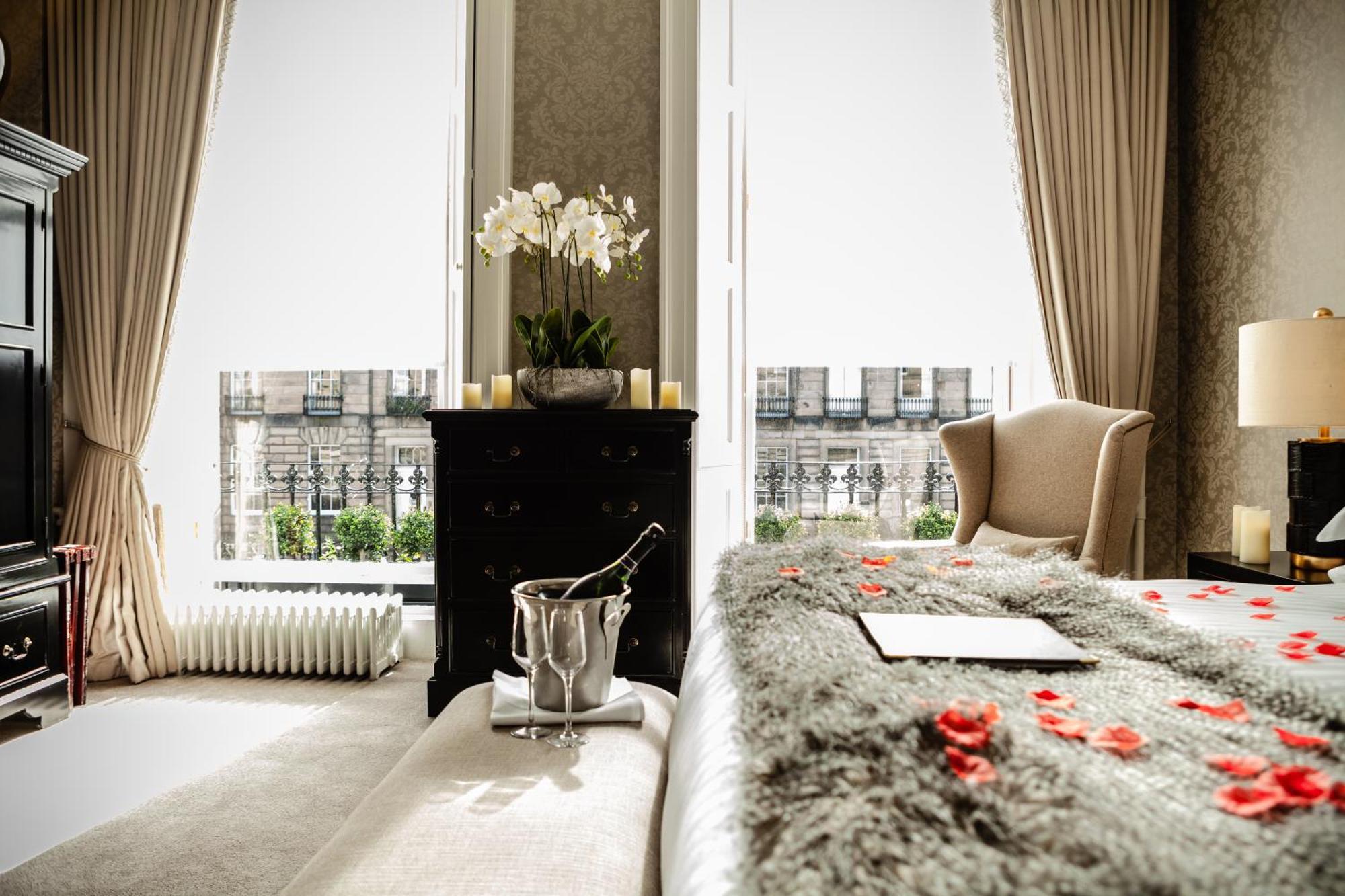 Nira Caledonia Hotel 4*