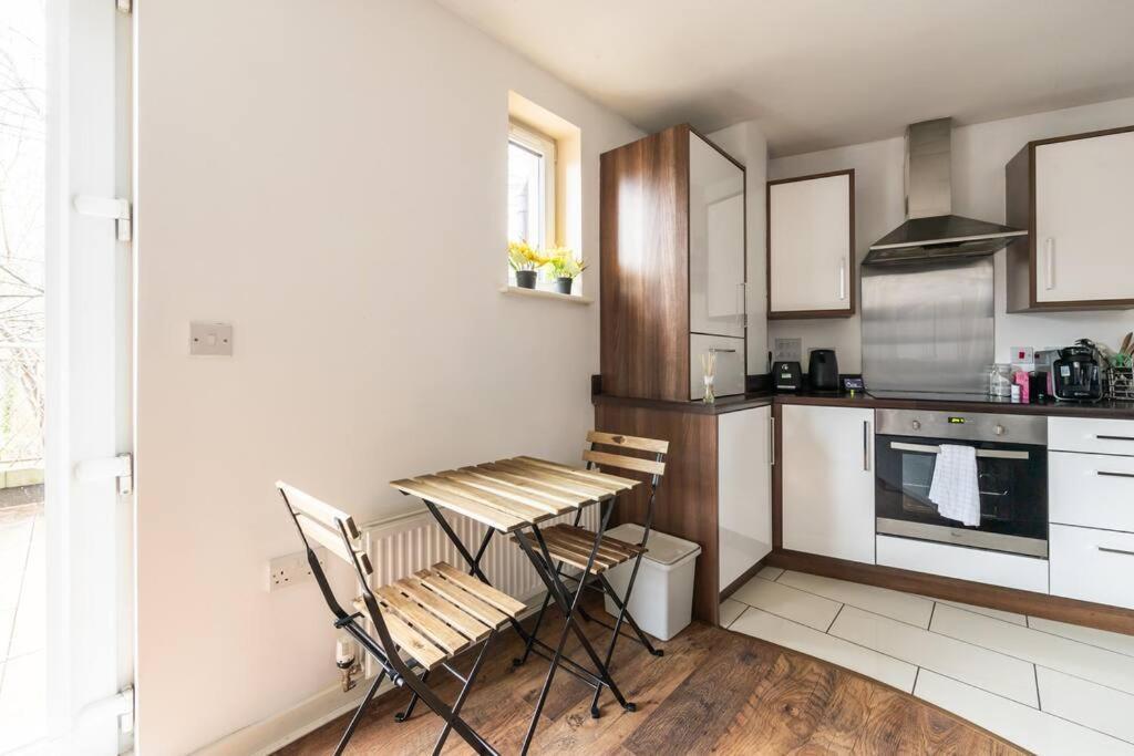 Stunning 1 Bd Flat In Lochend Park With A Patio