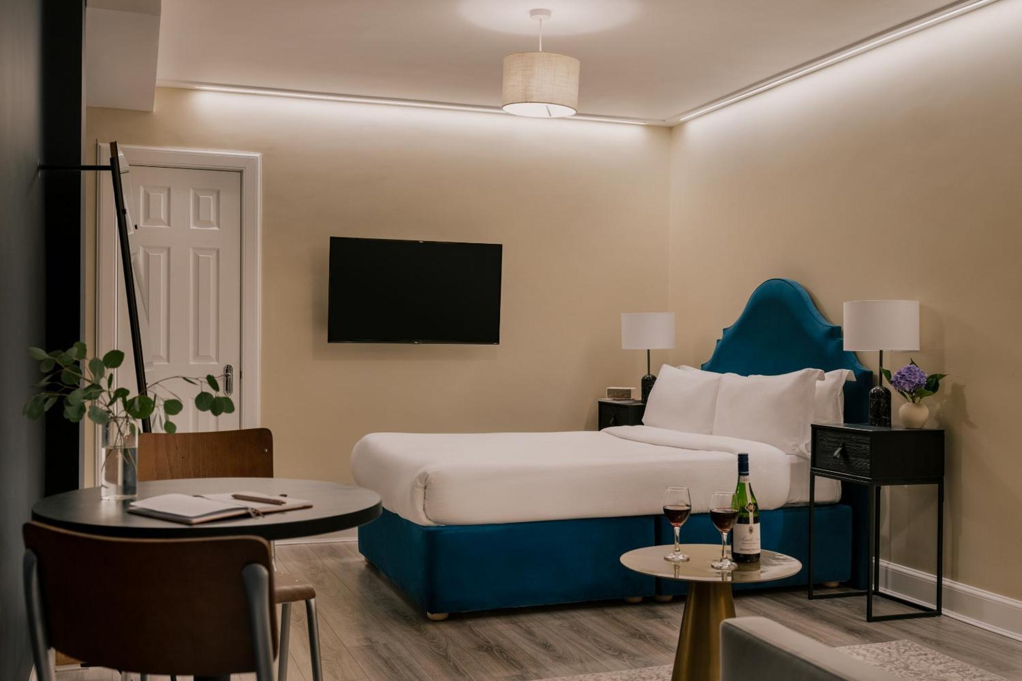 Sonder Royal Garden Aparthotel