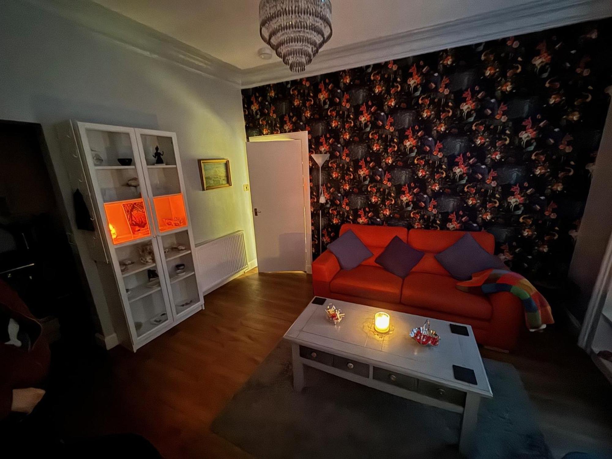 Apartment Two Bedroom With Free Side Street Parking 24 EDI