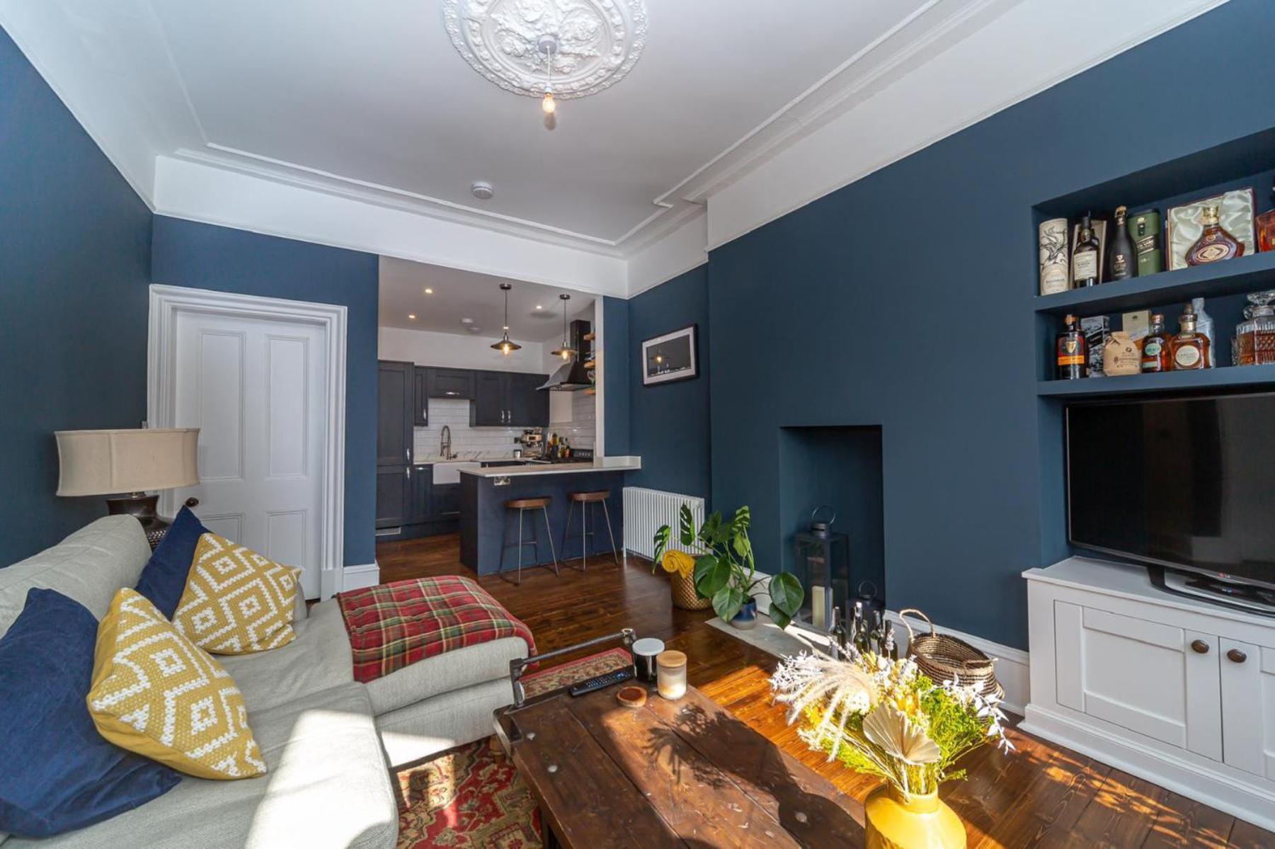Montgomery Large 2 Bedroom Flat - 5 Mins Walk To Centre EDI