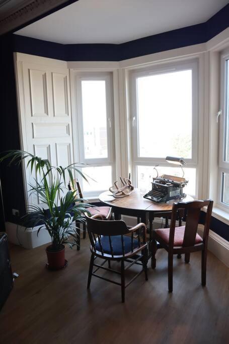 Apartment Stylish Victorian For Two In Edinburgh