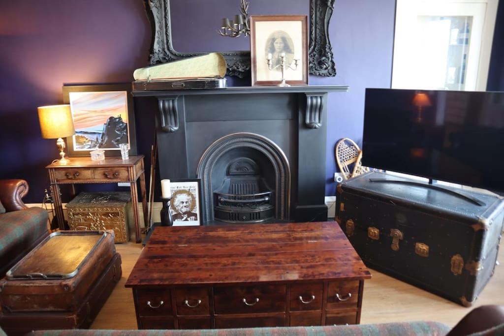 Stylish Victorian For Two In Edinburgh