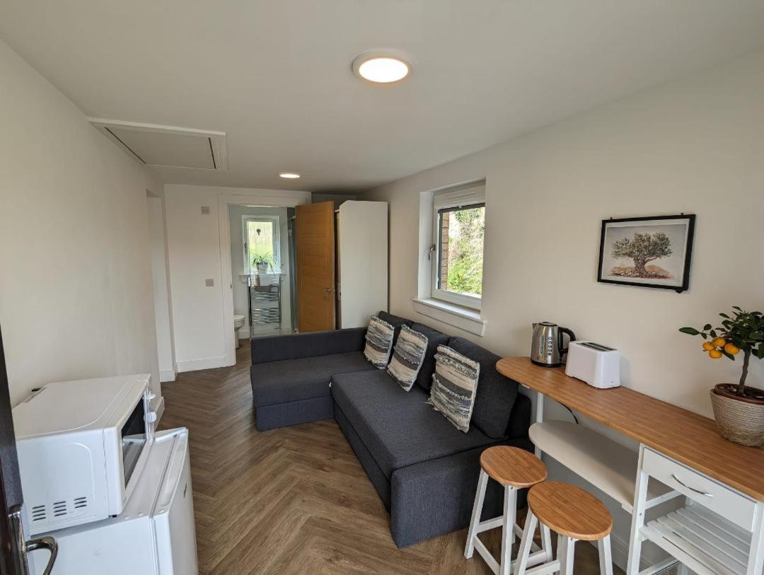 Privatunterkunft En-suite Double With Private Entrance EDI