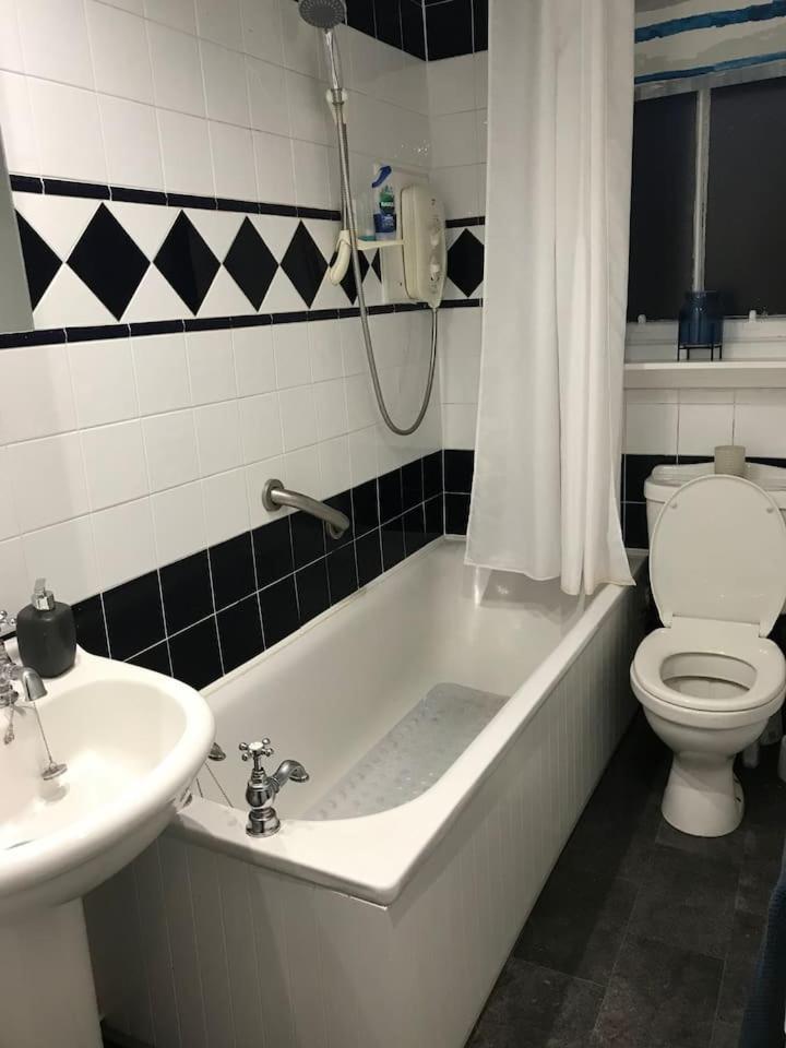 Grange Lone Entire With Two Double Beds Edinburgh