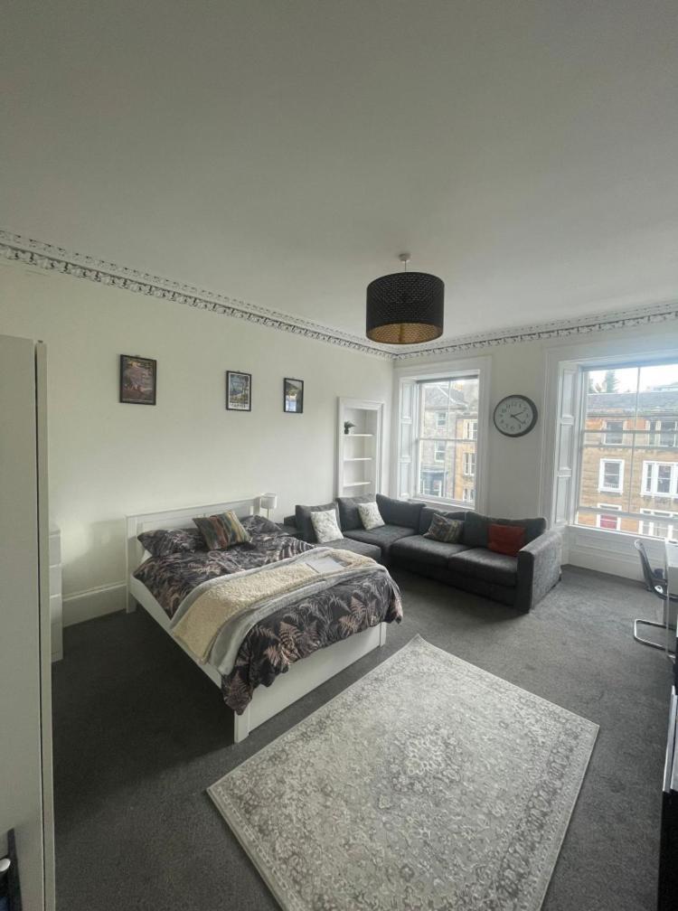 Joivy Elegant 3-bed Flat Near Castle Apartment