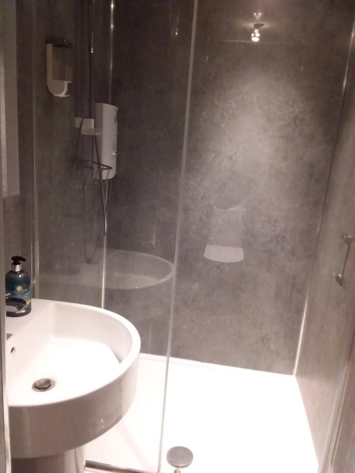 Ivy- Braveheart Guest house Edinburgh