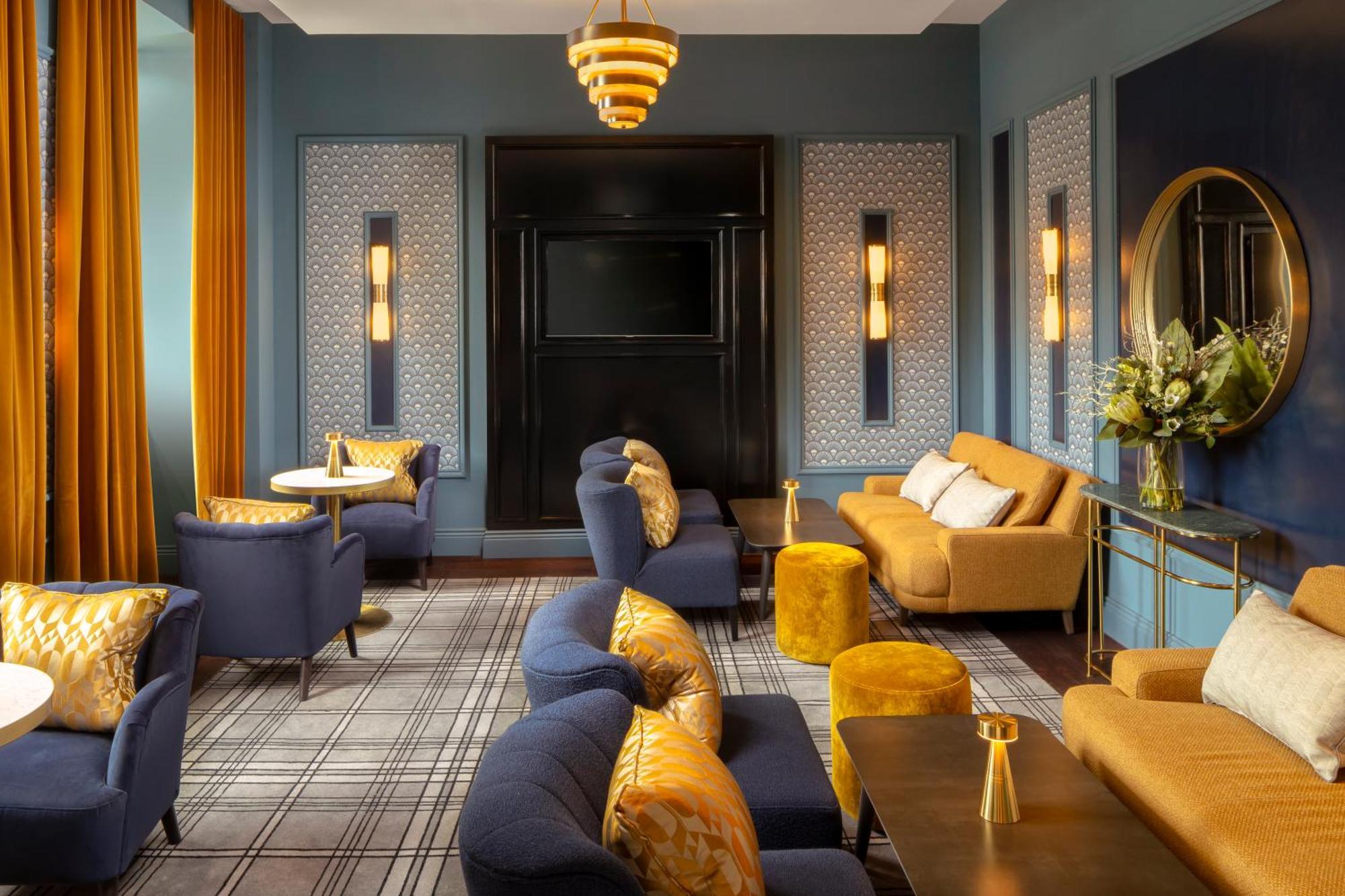 Courtyard By Marriott Hotel