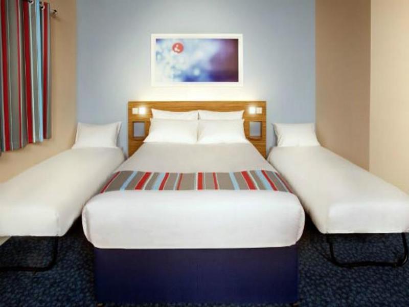 Travelodge Airport Hotel 2*