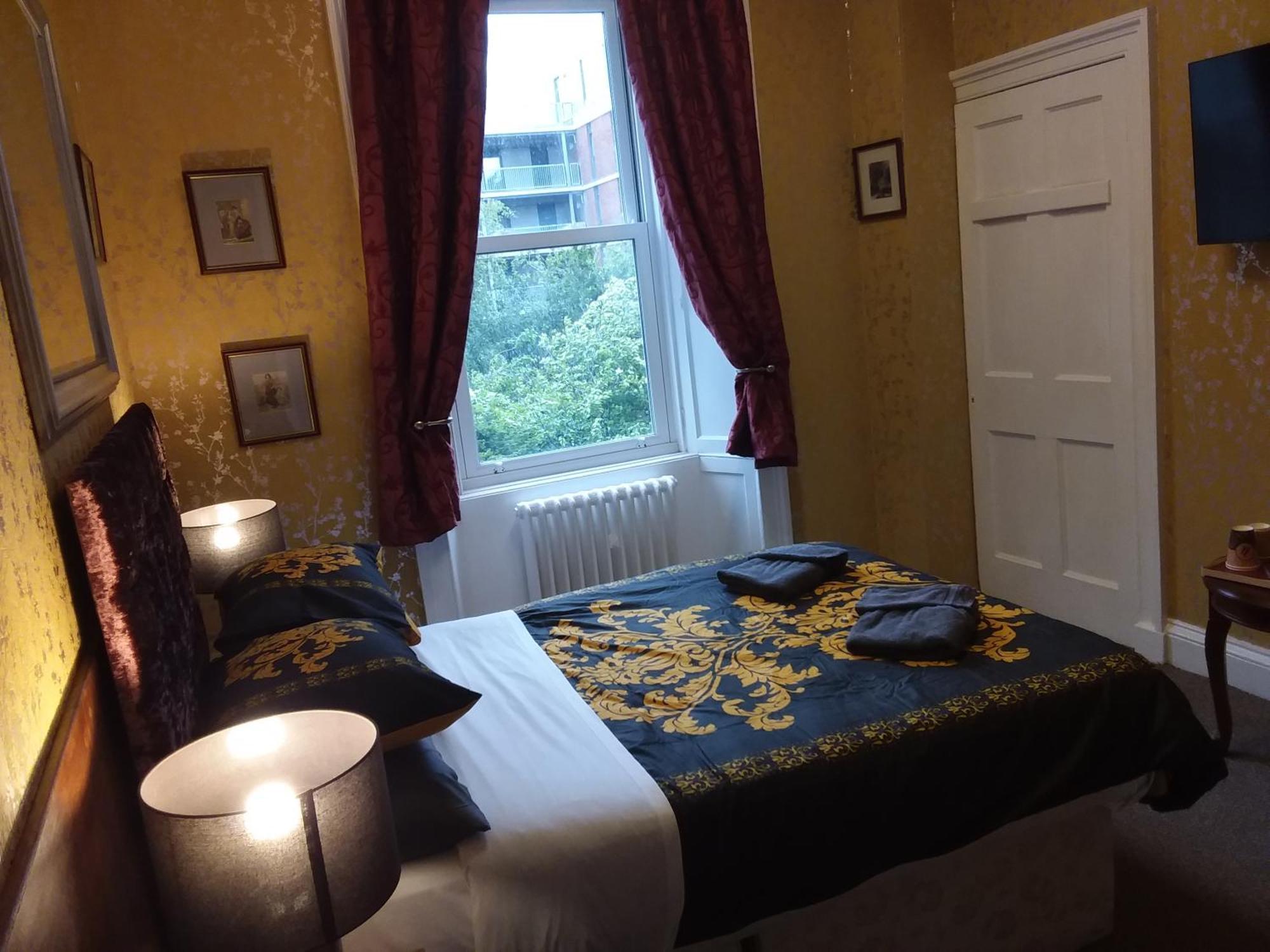 Ivy- Braveheart Guest house 3*