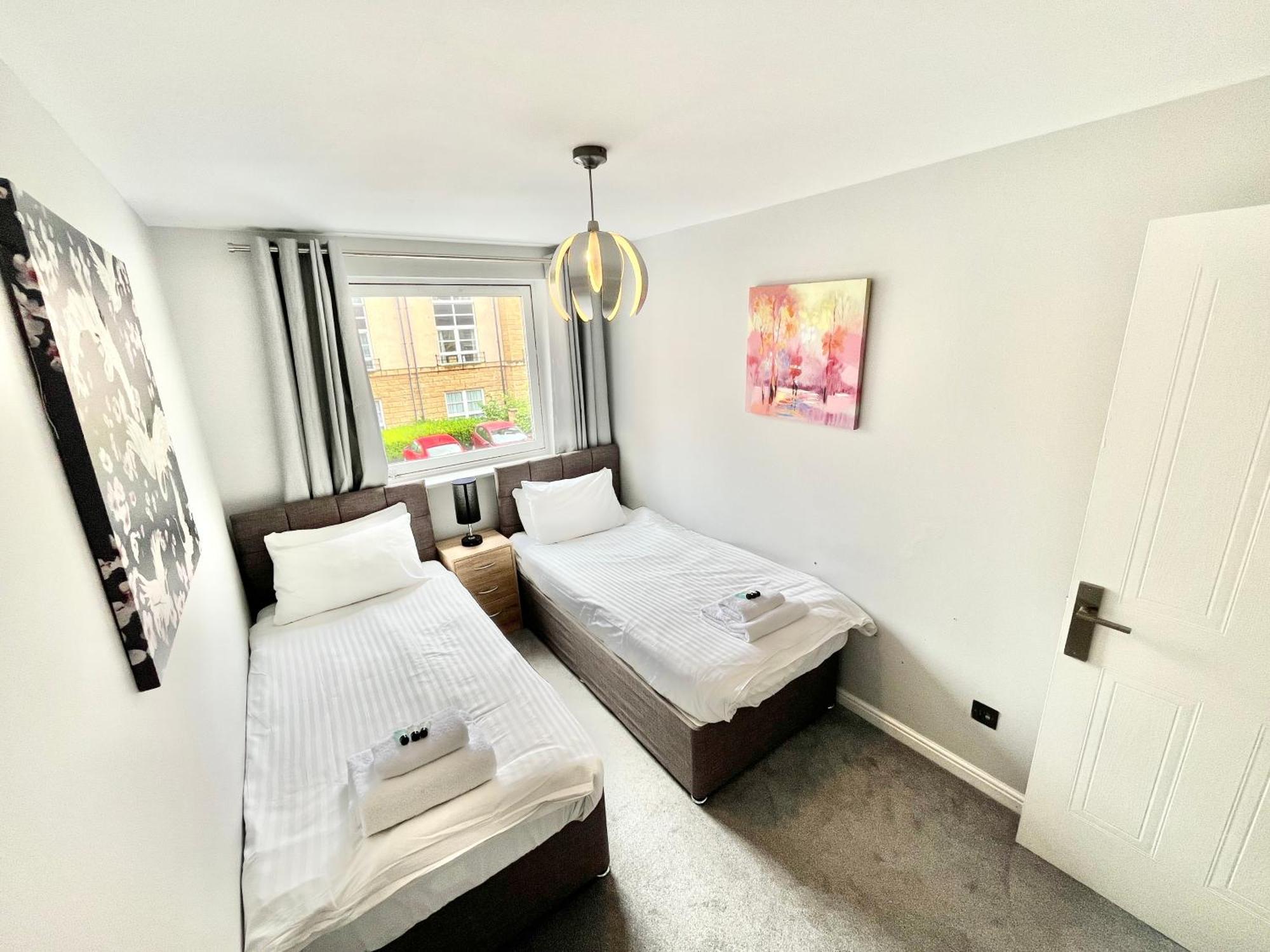 Spacious 4br City Centre W/ Free Parking Apartment EDI
