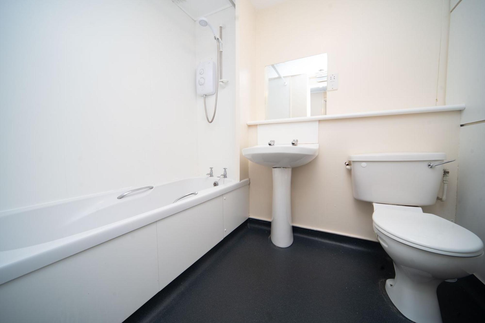 Joivy Budget 2, 4, 5 And 6 Bed Private Flats, In Historic Old Town (adults Only)