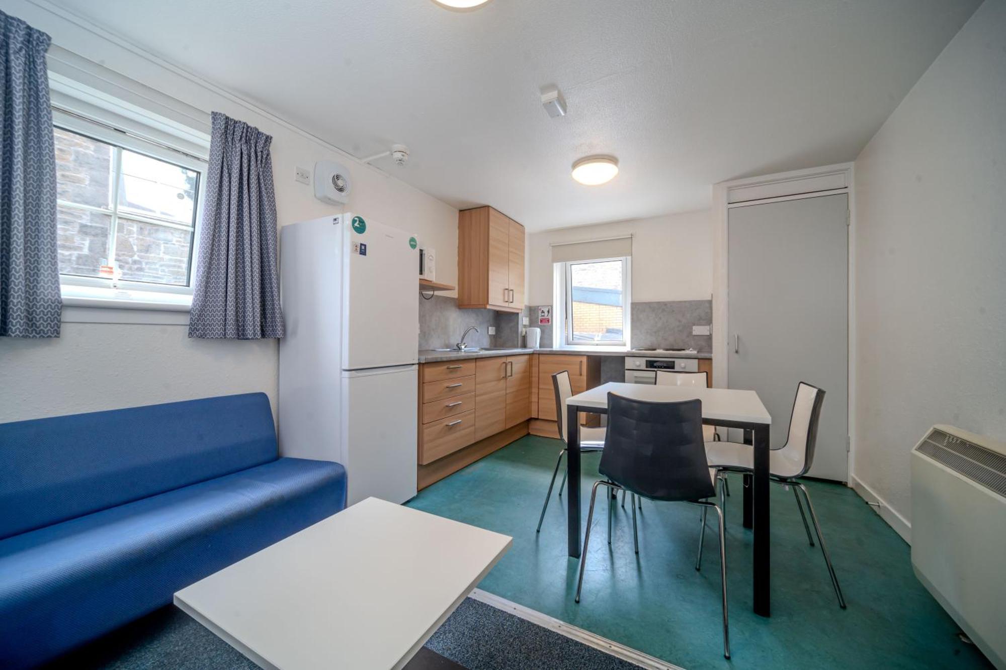 Joivy Budget 2, 4, 5 And 6 Bed Private Flats, In Historic Old Town (adults Only) Apartment