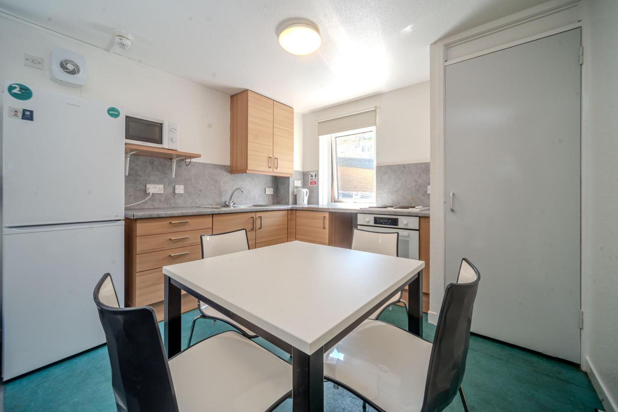 Apartment Joivy Budget 2, 4, 5 And 6 Bed Private Flats, In Historic Old Town (adults Only)