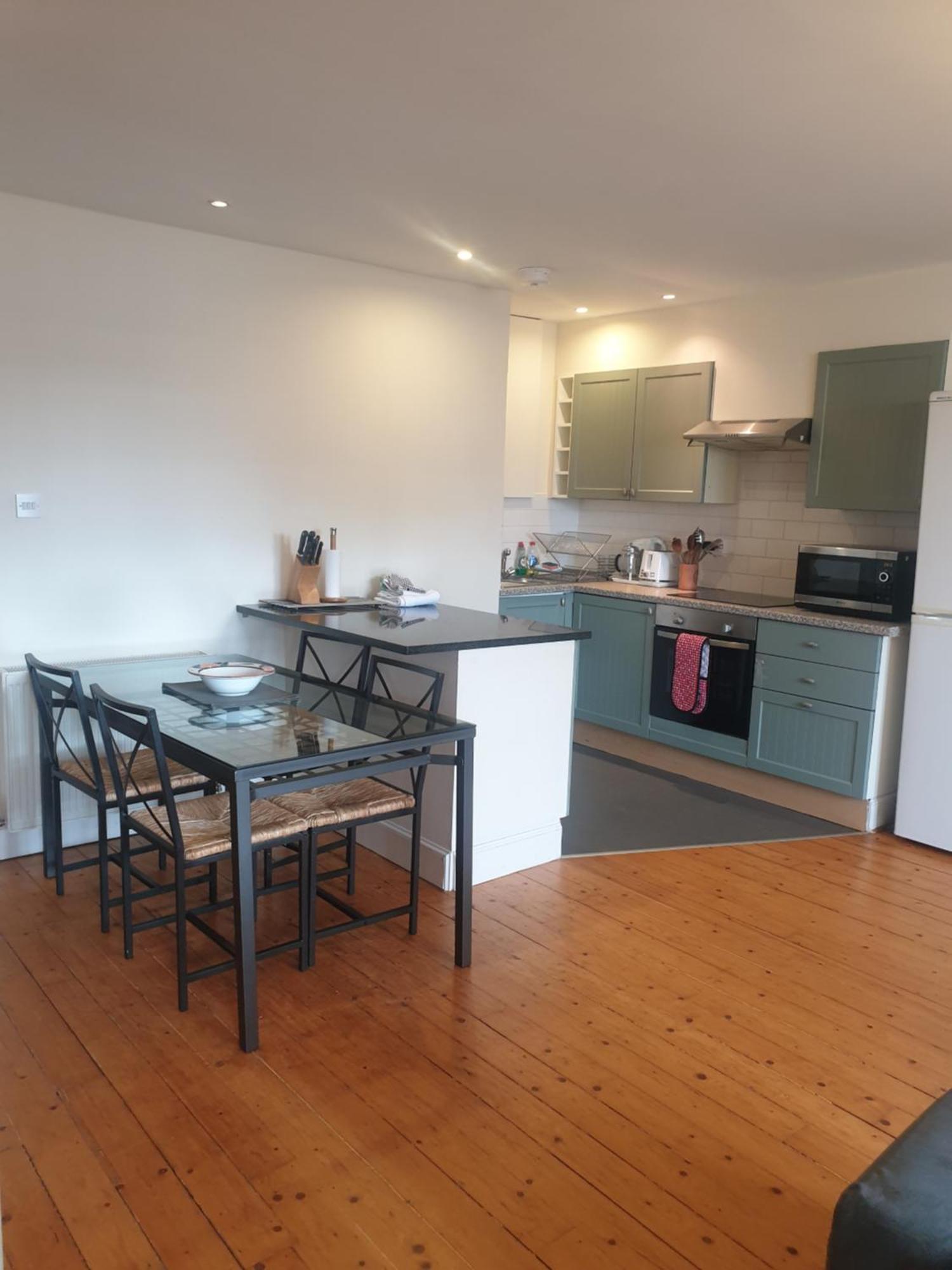 Rose Street 2 Bedroom Apartment Edinburgh
