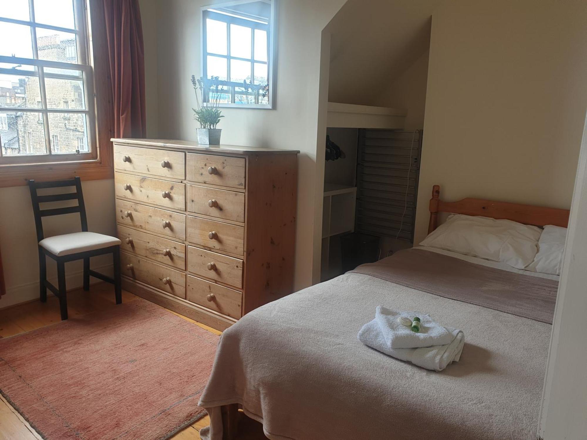 Rose Street 2 Bedroom Edinburgh
