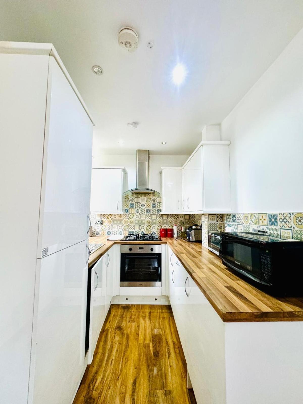 Central 1bhk Heart Of The City Apartment EDI