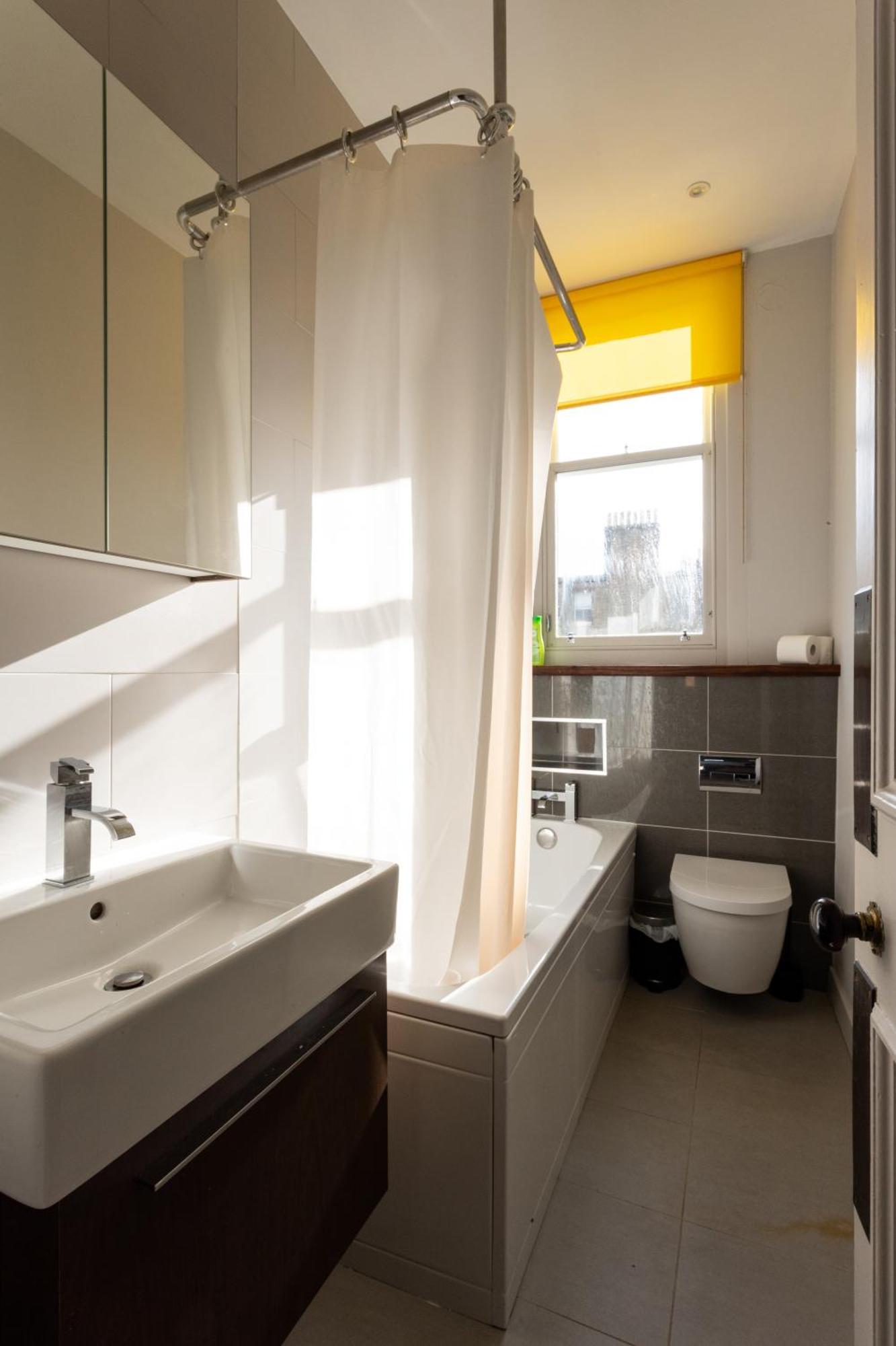 Apartment Gorgeous 4 Bed Right Beside The Meadows