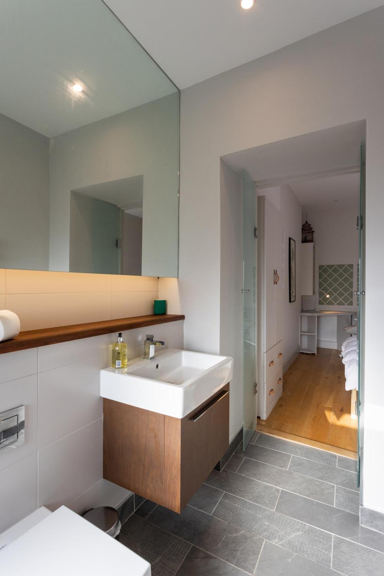 Gorgeous 4 Bed Right Beside The Meadows Apartment Edinburgh