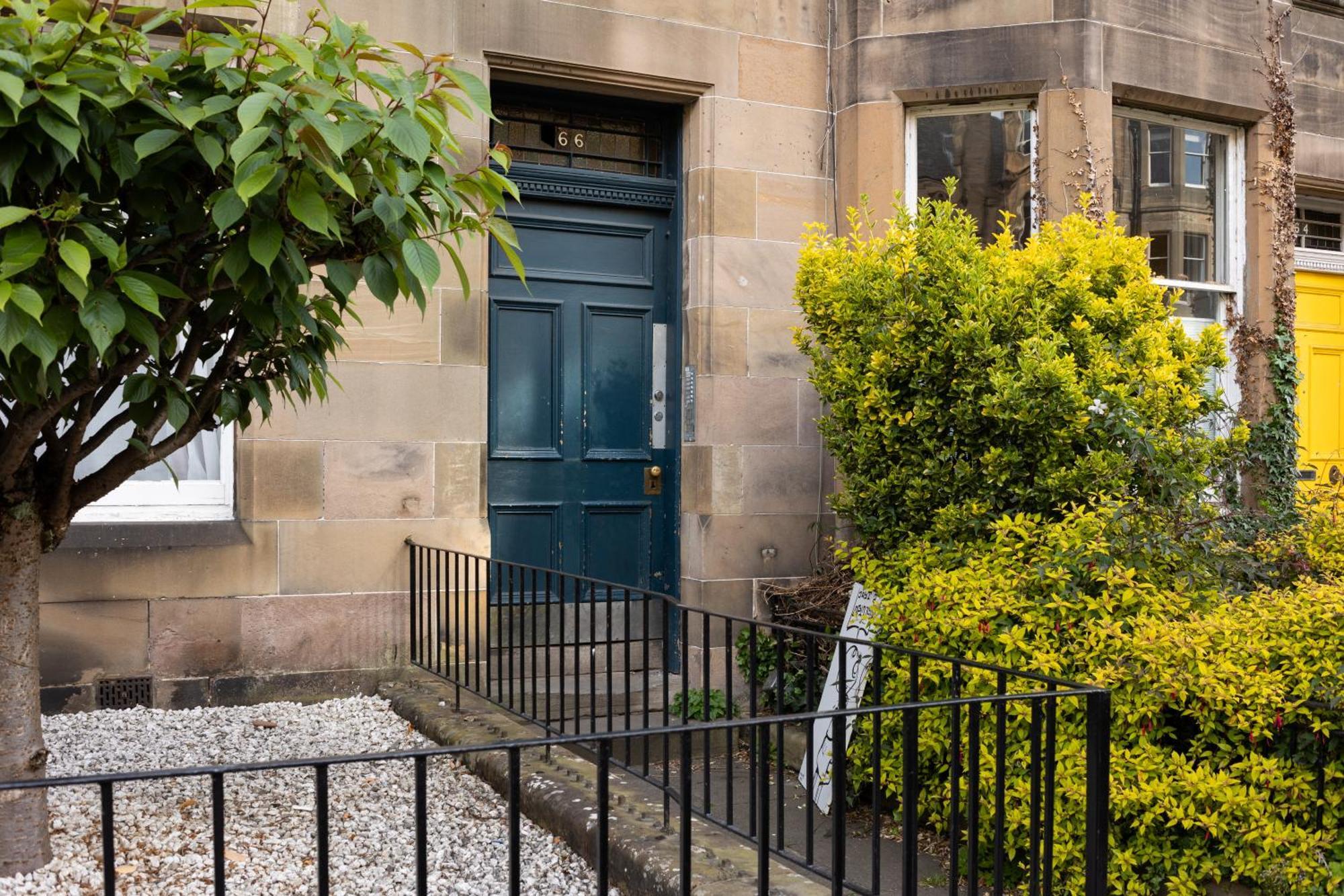 Gorgeous 4 Bed Right Beside The Meadows Apartment Edinburgh