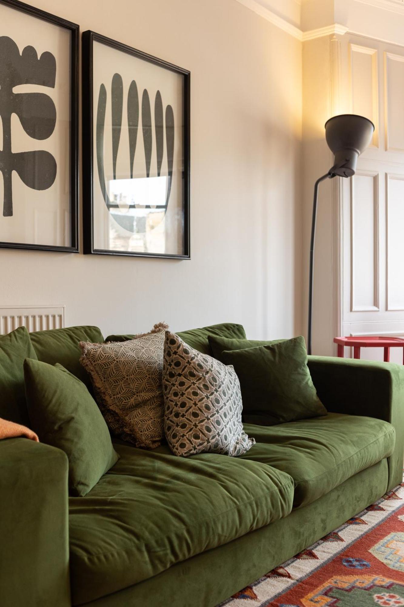 Gorgeous 4 Bed Right Beside The Meadows *