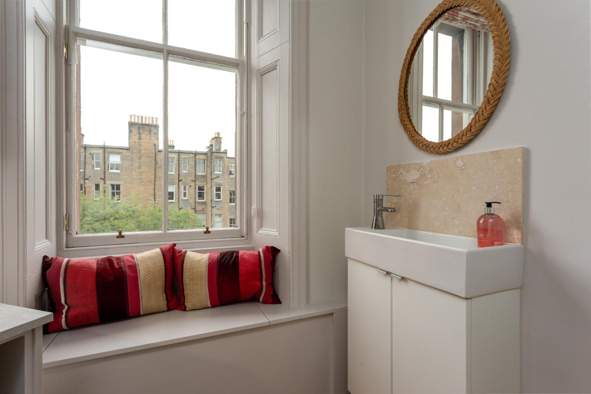Gorgeous 4 Bed Right Beside The Meadows * Edinburgh