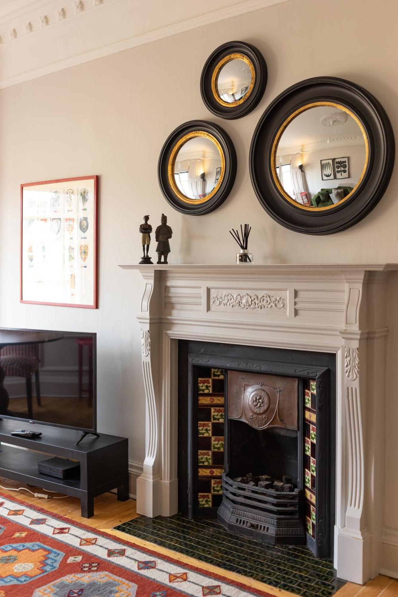 Gorgeous 4 Bed Right Beside The Meadows Apartment