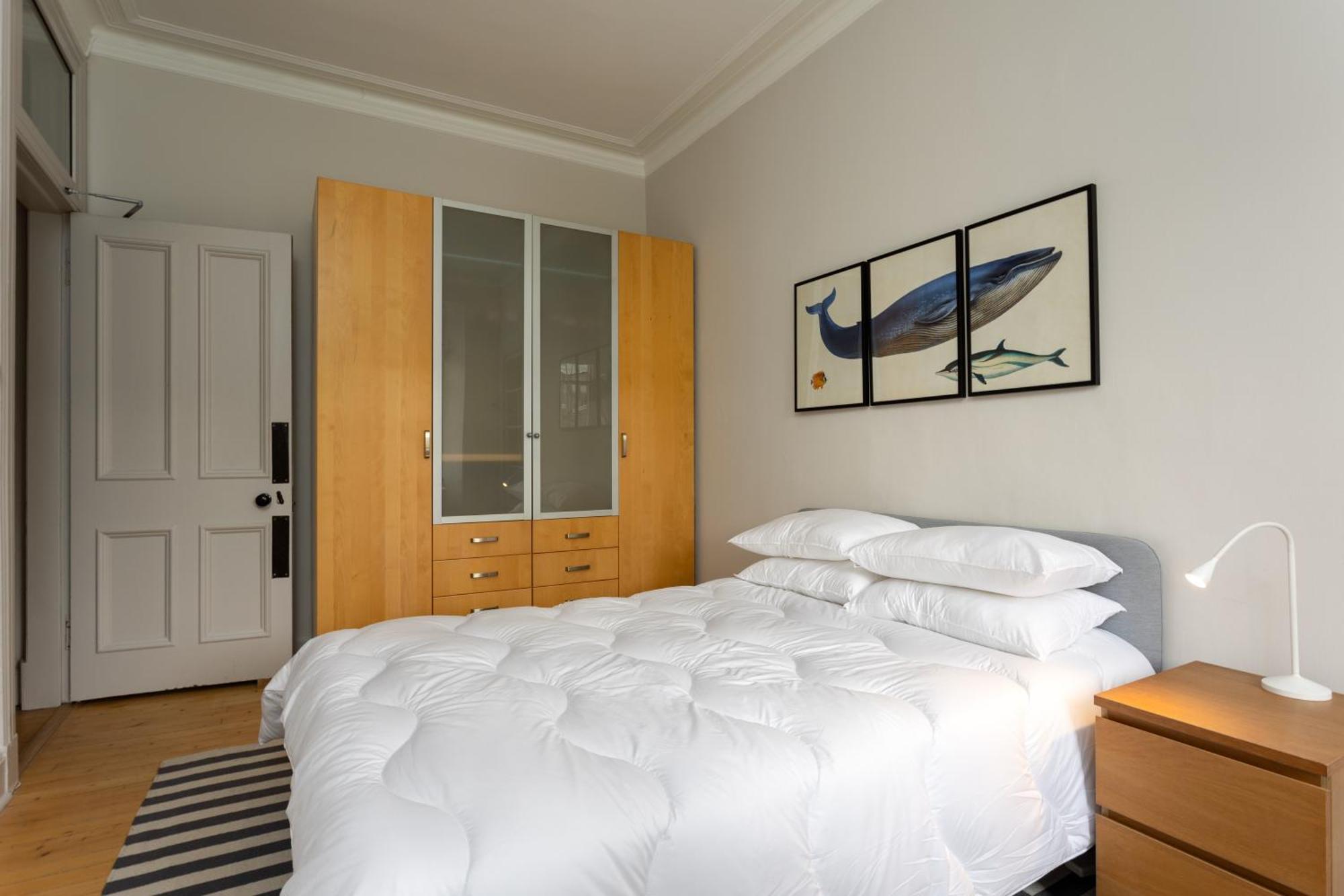 Apartment Gorgeous 4 Bed Right Beside The Meadows *