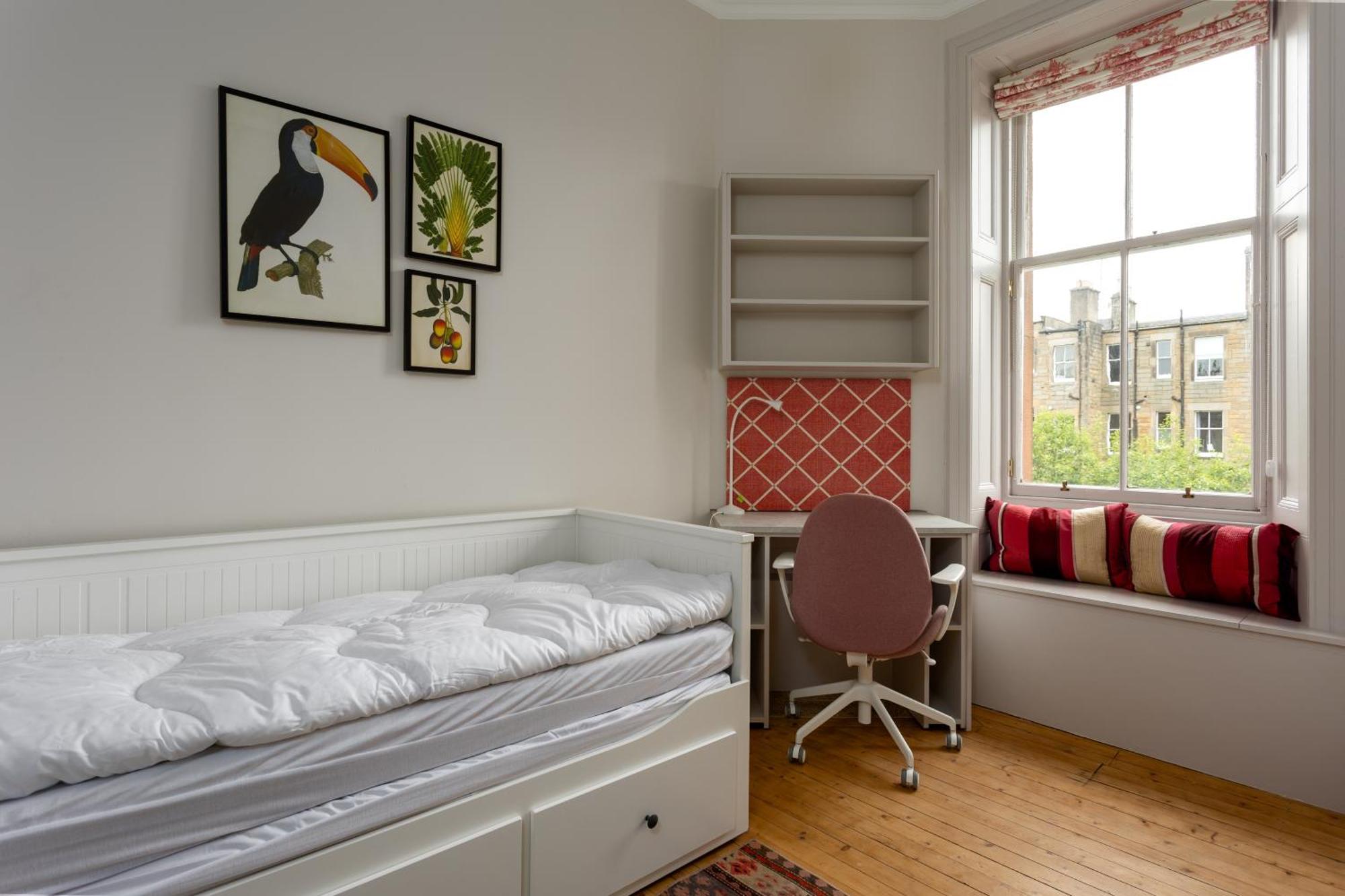 Gorgeous 4 Bed Right Beside The Meadows Apartment Edinburgh