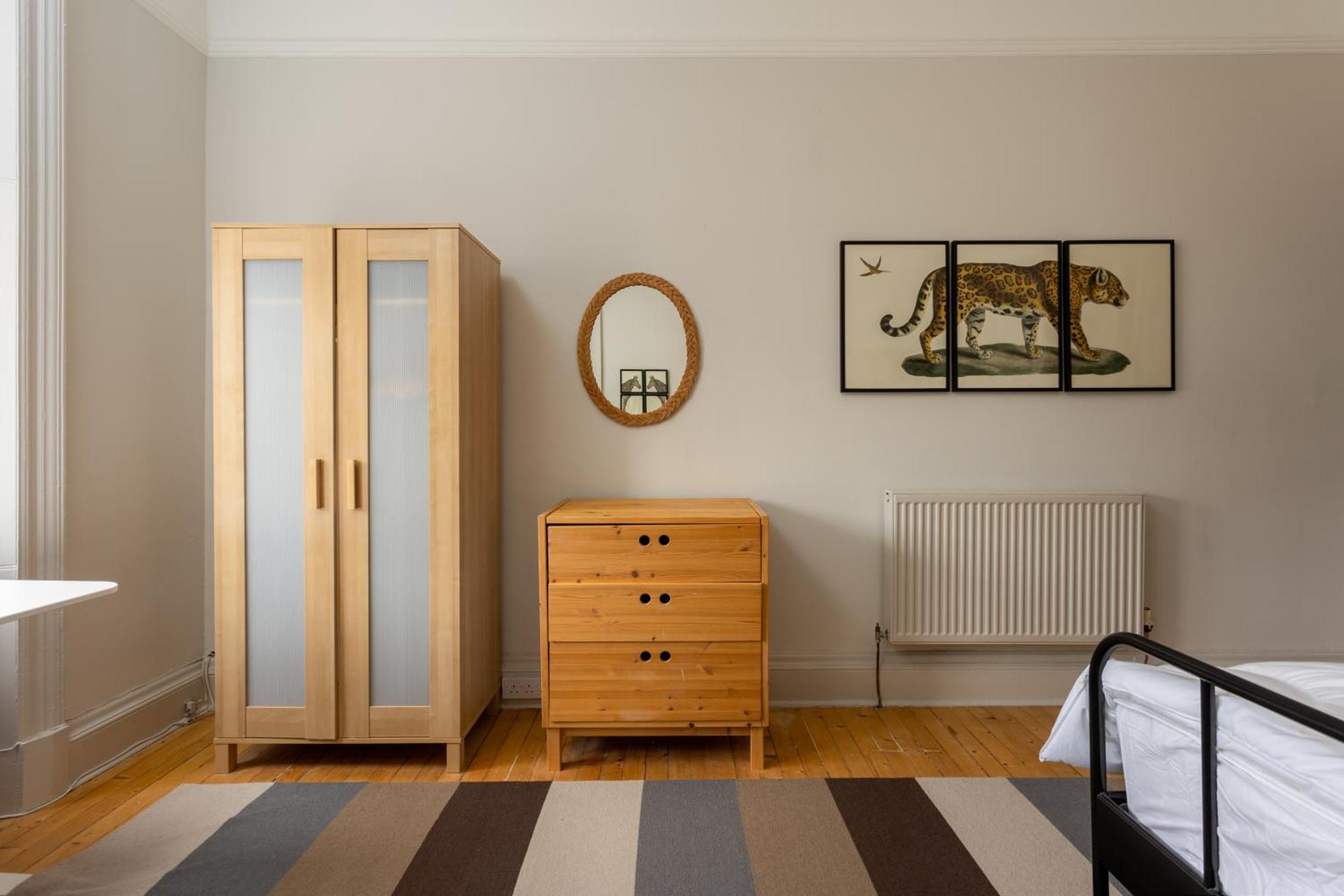 Gorgeous 4 Bed Right Beside The Meadows *