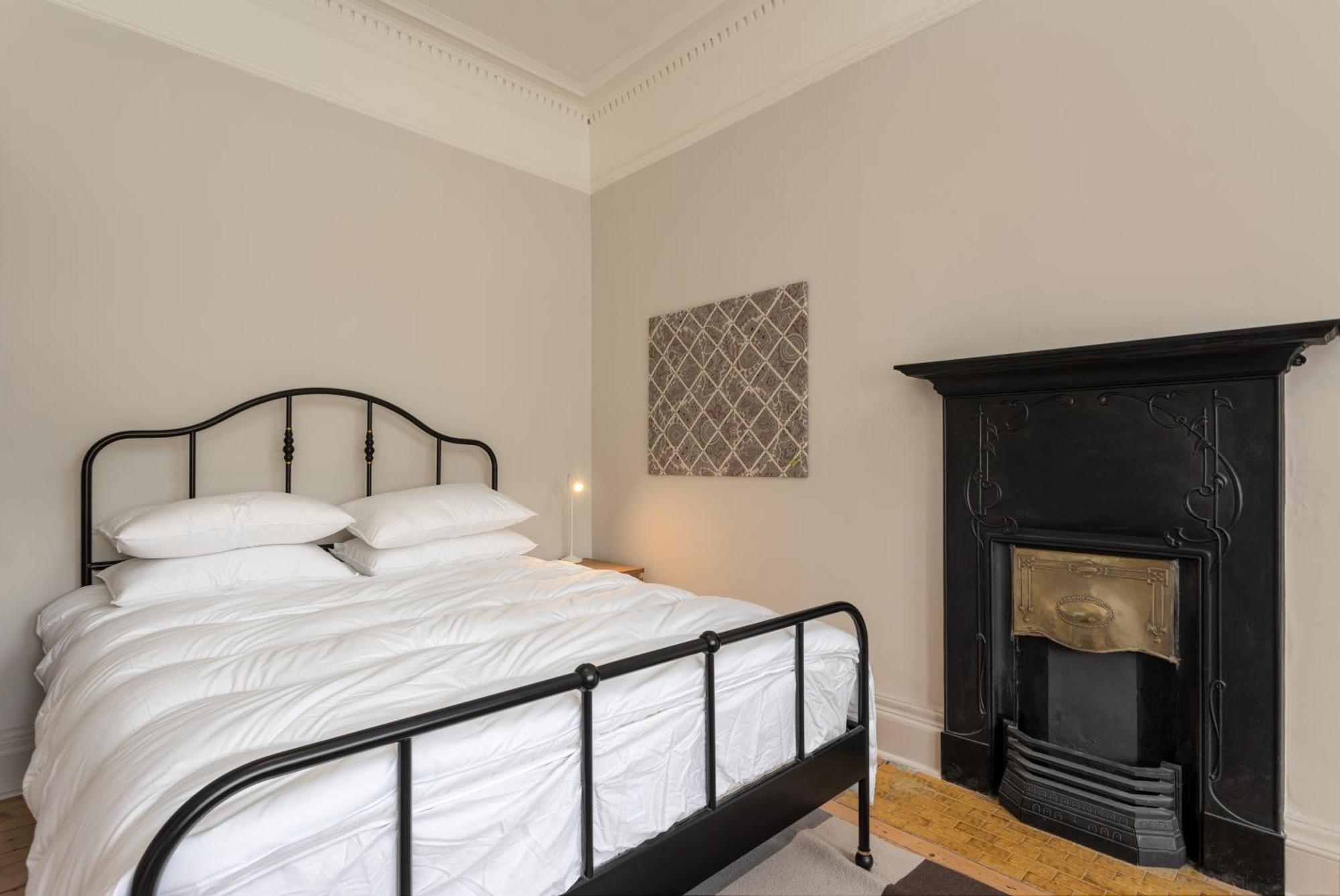 Gorgeous 4 Bed Right Beside The Meadows Apartment